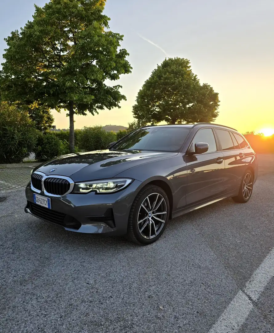 BMW 320 320d Touring xdrive Luxury auto Gris - 1