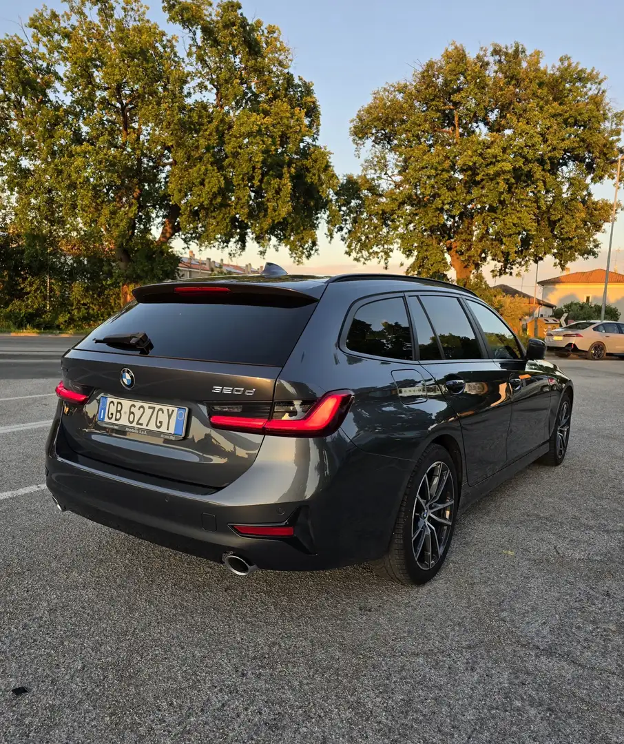 BMW 320 320d Touring xdrive Luxury auto Gris - 2