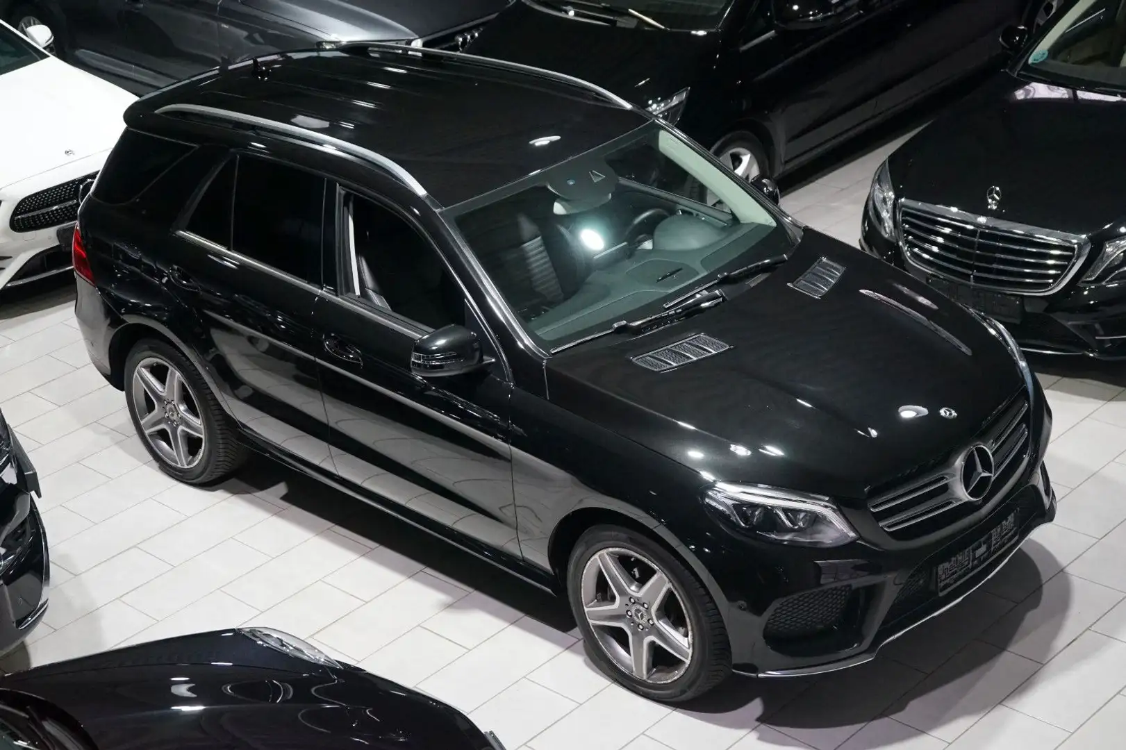Mercedes-Benz GLE 250 d 4Matic 2xAMG*NAPPA*SPORTSITZE*360° Noir - 2