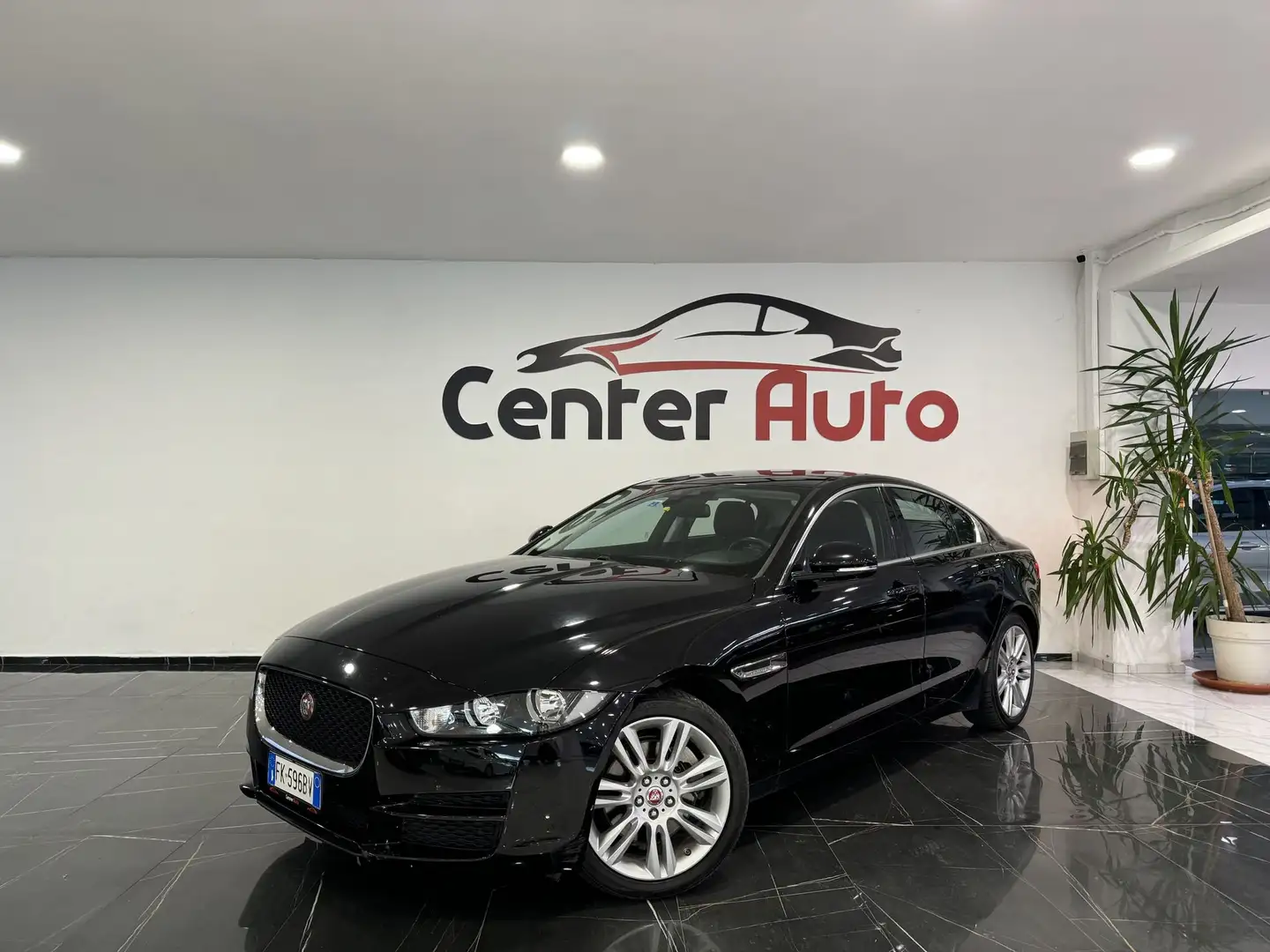 Jaguar XE XE 2.0 D 180 CV AWD aut. Prestige - 1