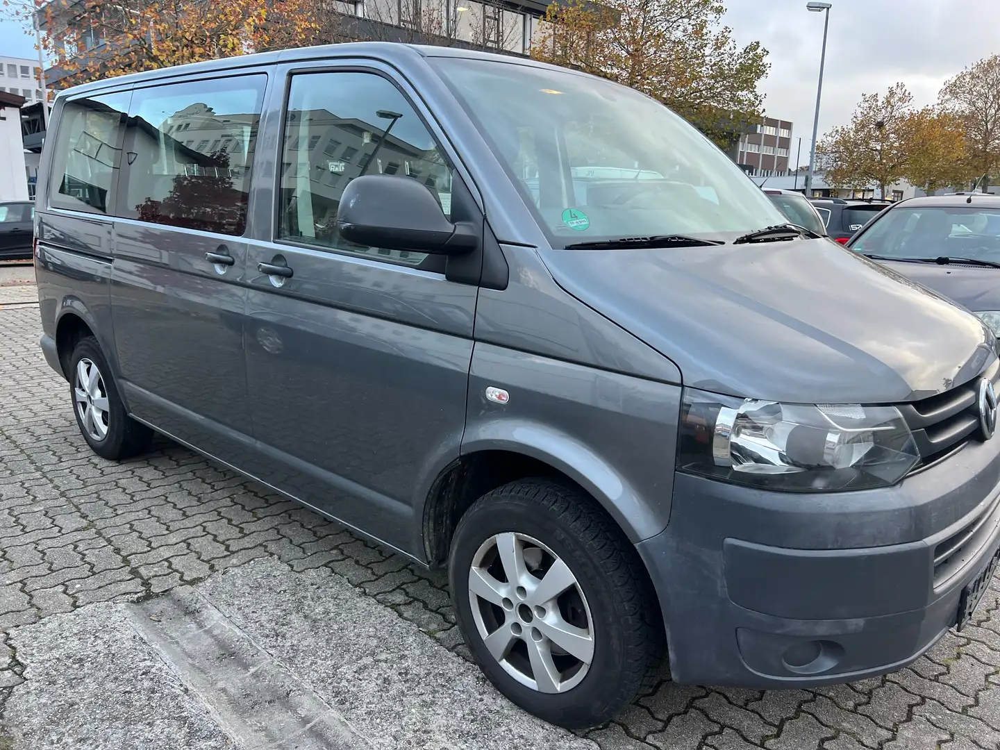 Volkswagen T5 Transporter Kombi Grau - 2