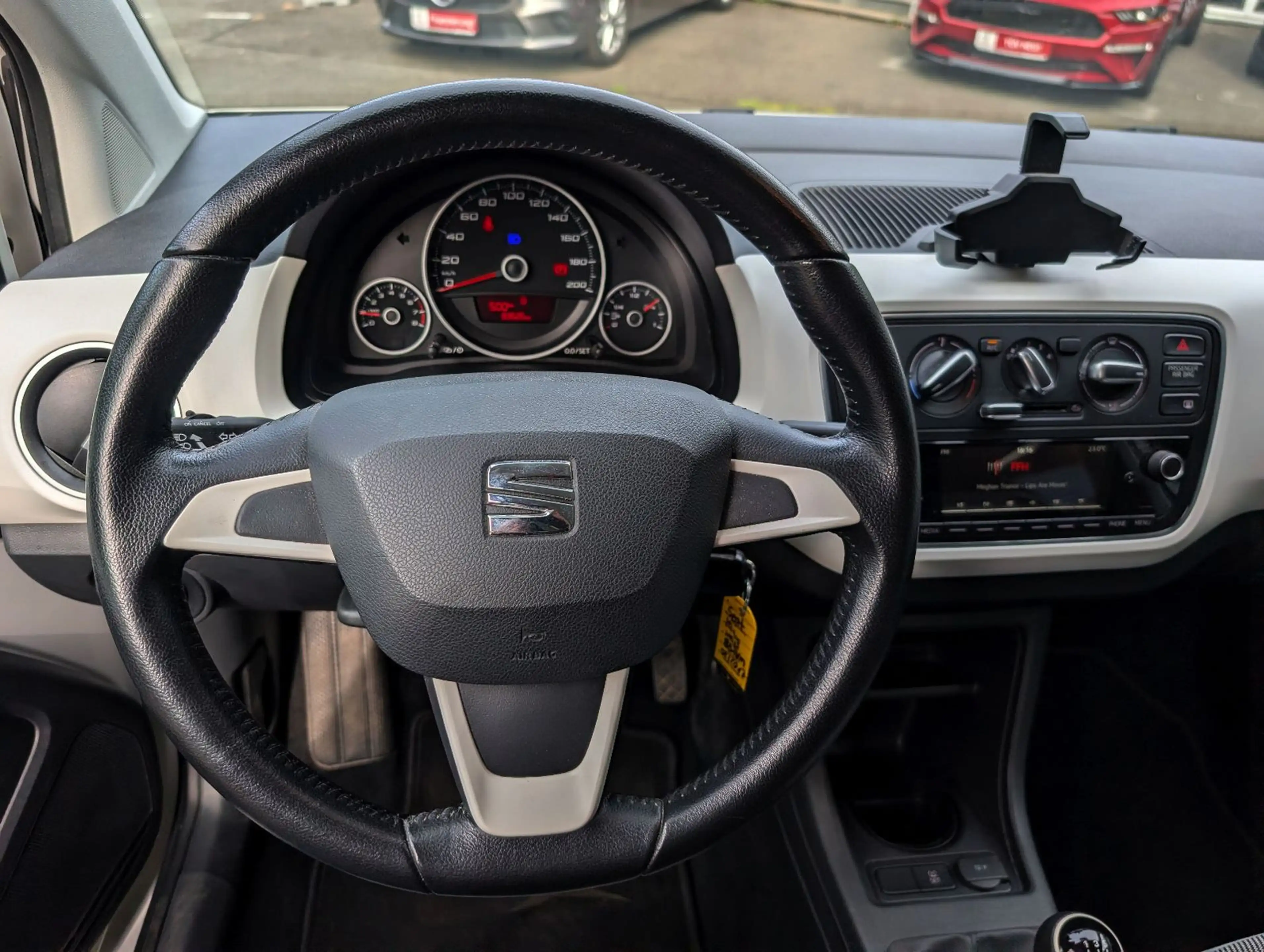 SEAT Mii 1.0 Chic 2017 4trg Klima efH PDC 83tKM — photo 4