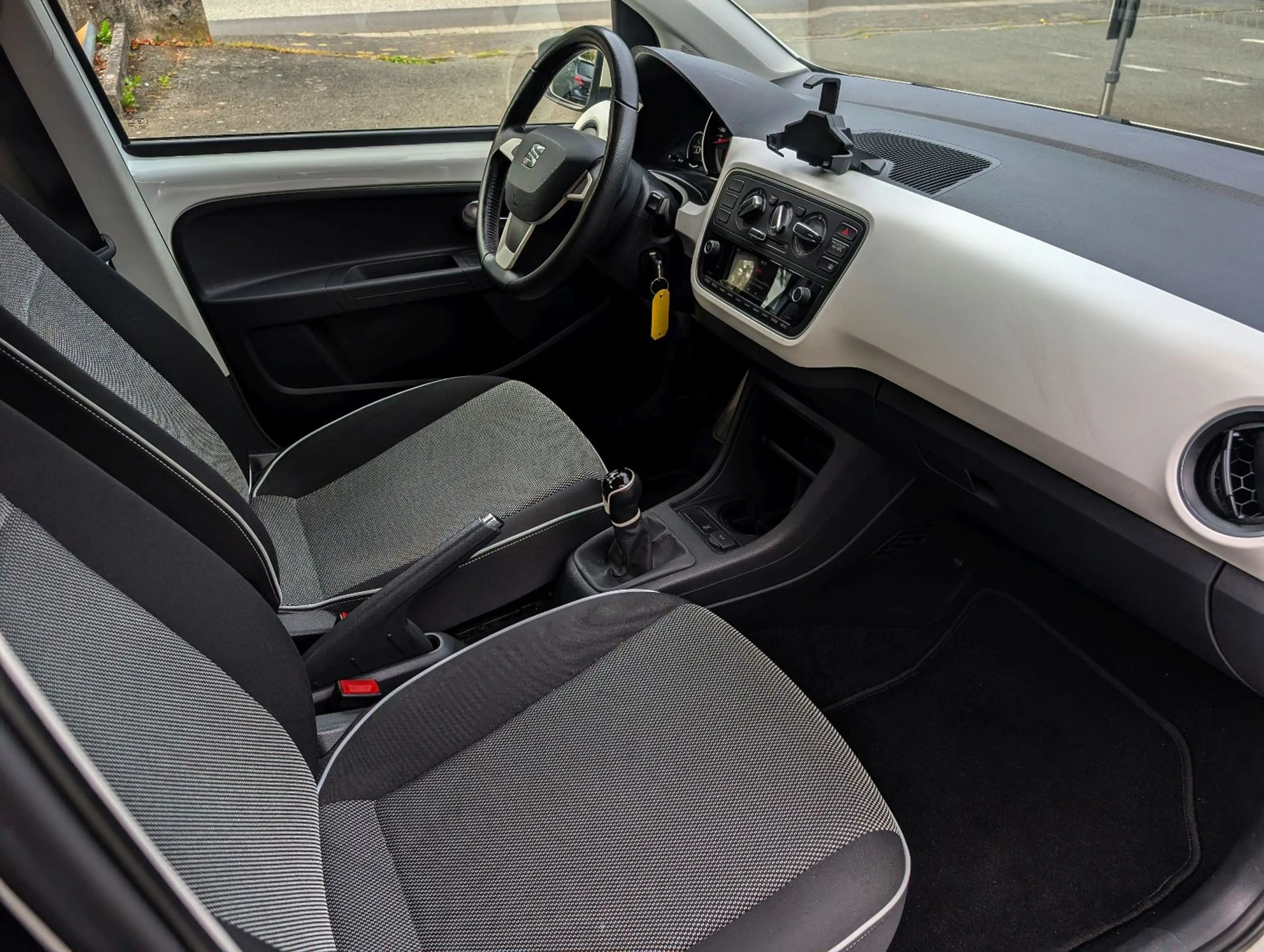 SEAT Mii 1.0 Chic 2017 4trg Klima efH PDC 83tKM — photo 8