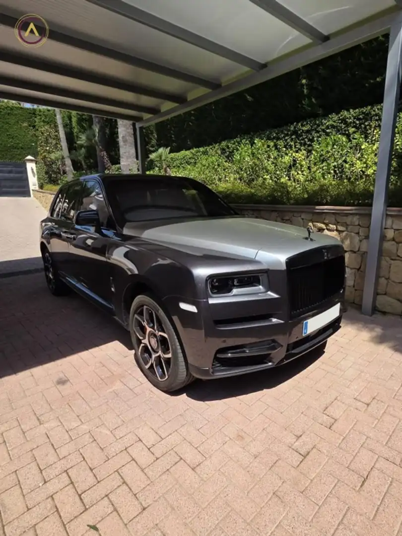 Rolls-Royce Cullinan Black Badge Grau - 1