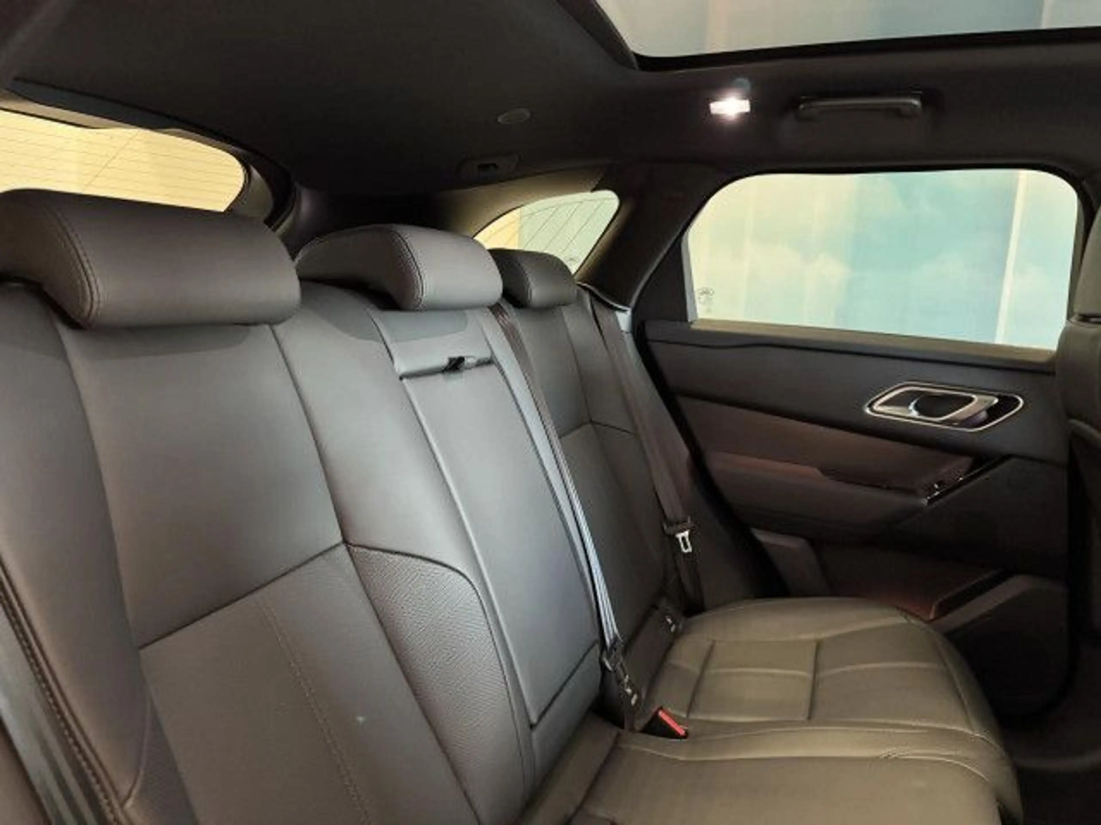 Land Rover Range Rover Velar P400 Dyn HSE Black Pack 22" Navi — photo 6