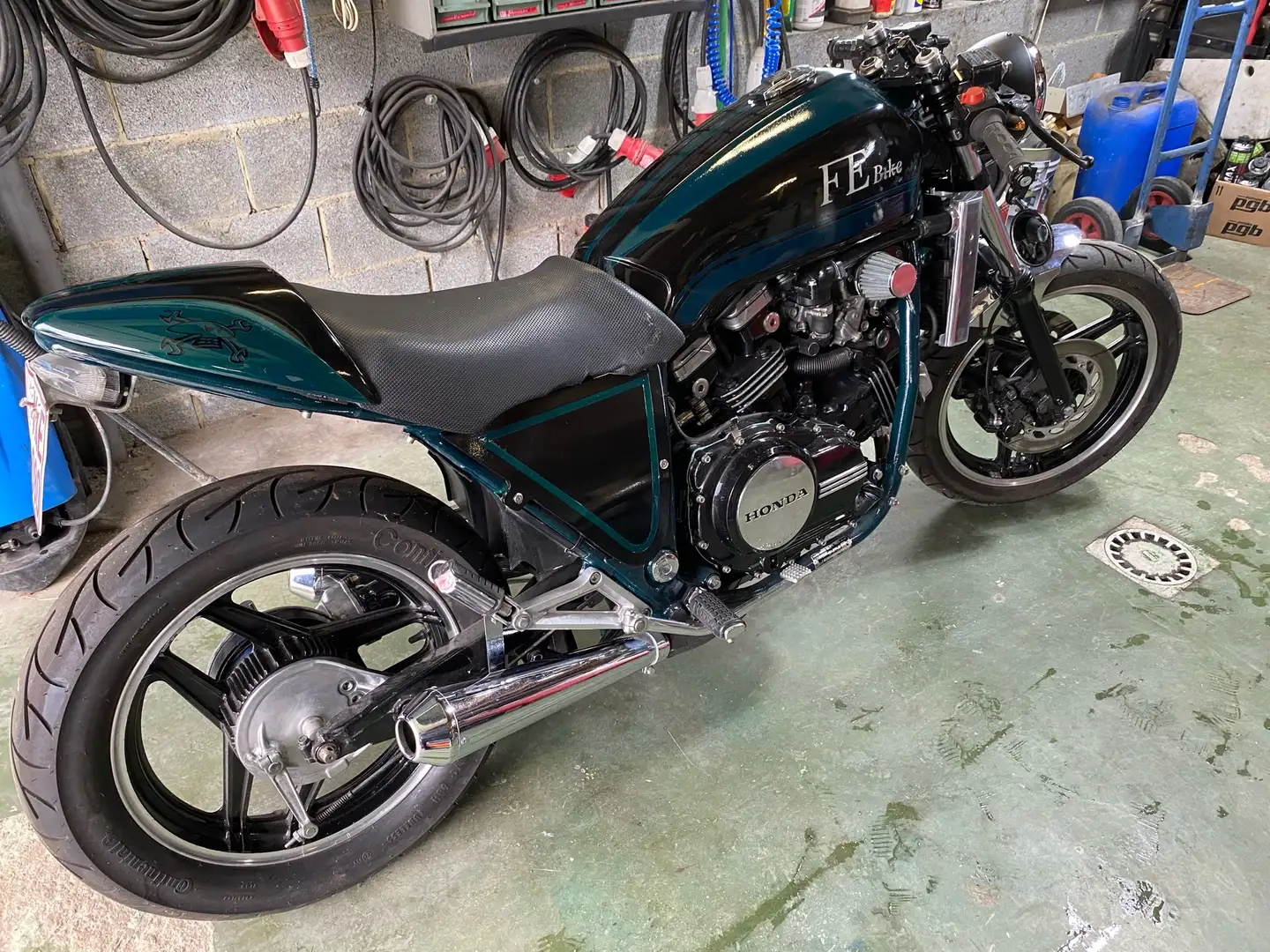 Honda VF 750 Café racer Green - 1