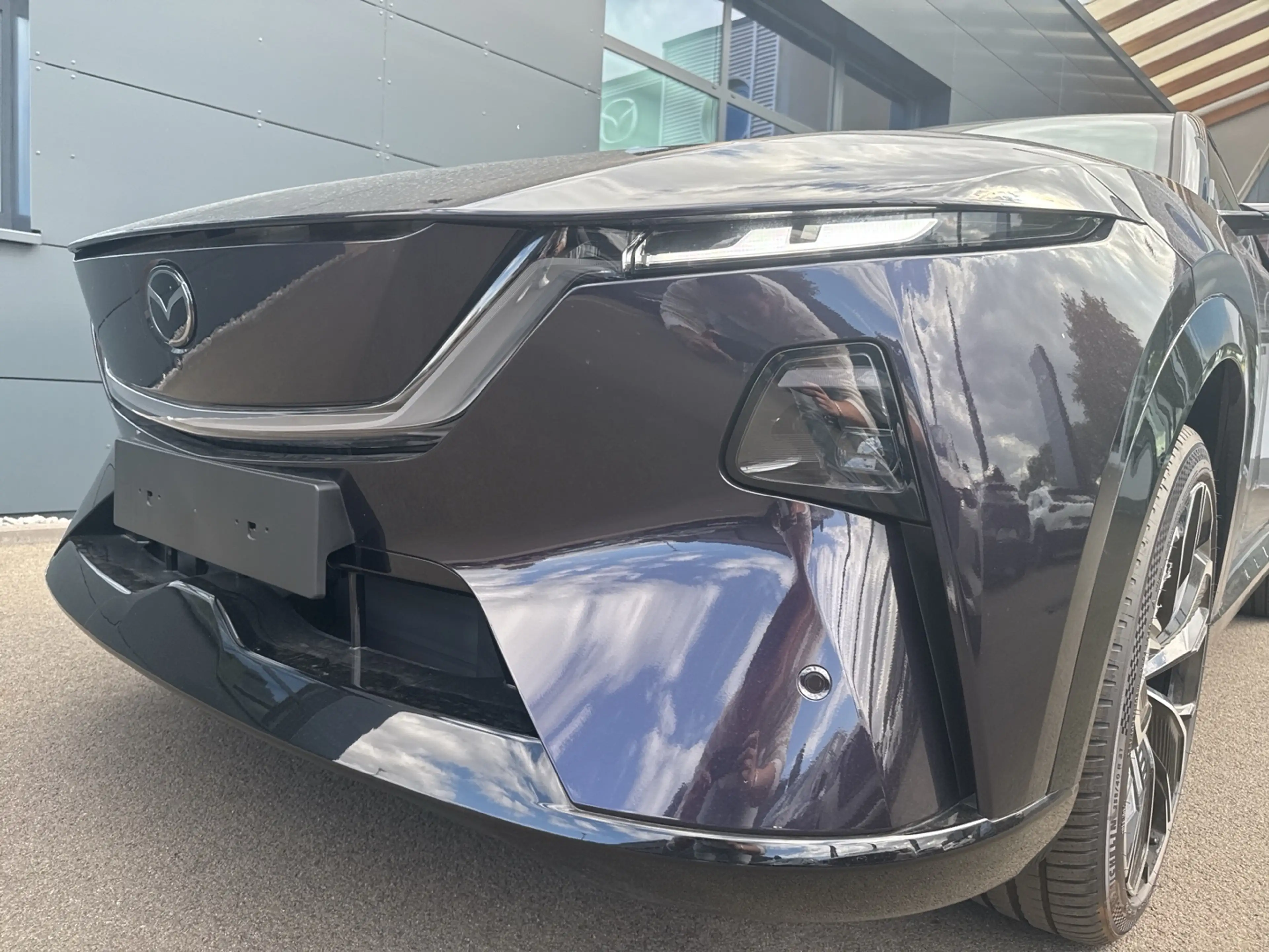 Mazda CX-6e Takumi Plus 258 Metallic — photo 6