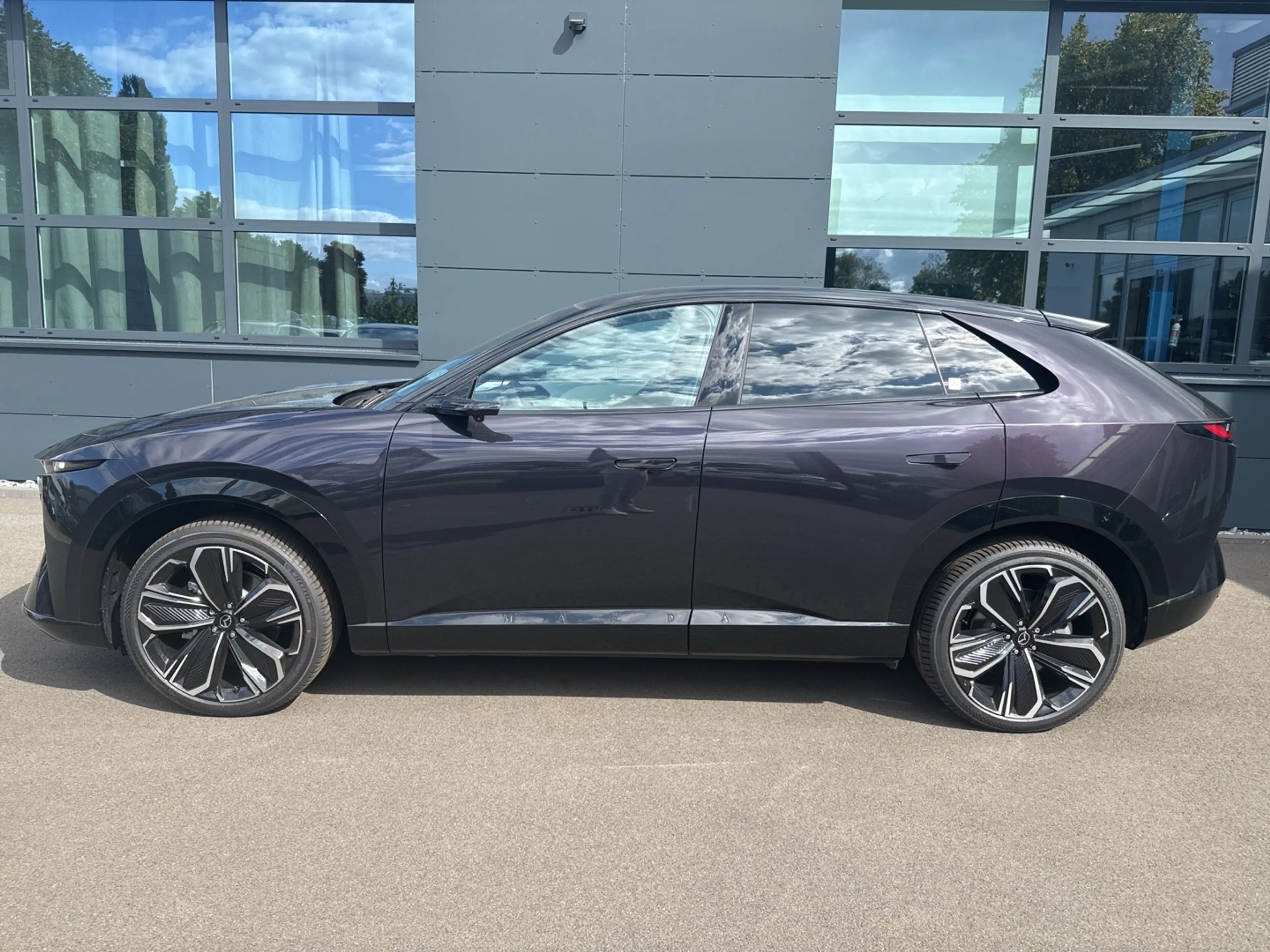 Mazda CX-6e Takumi Plus 258 Metallic — photo 2