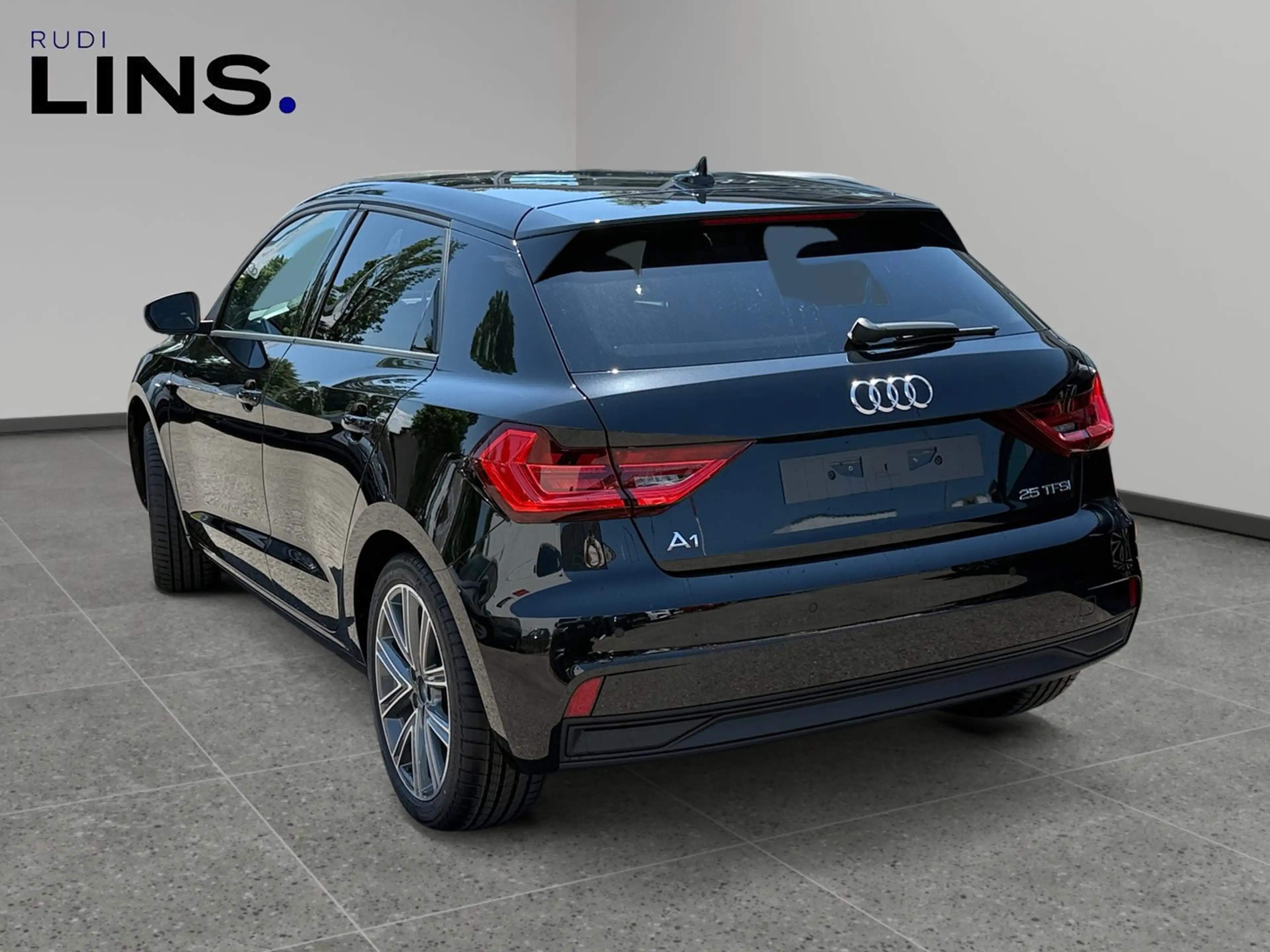 Audi A1 25 TFSI intense — photo 6