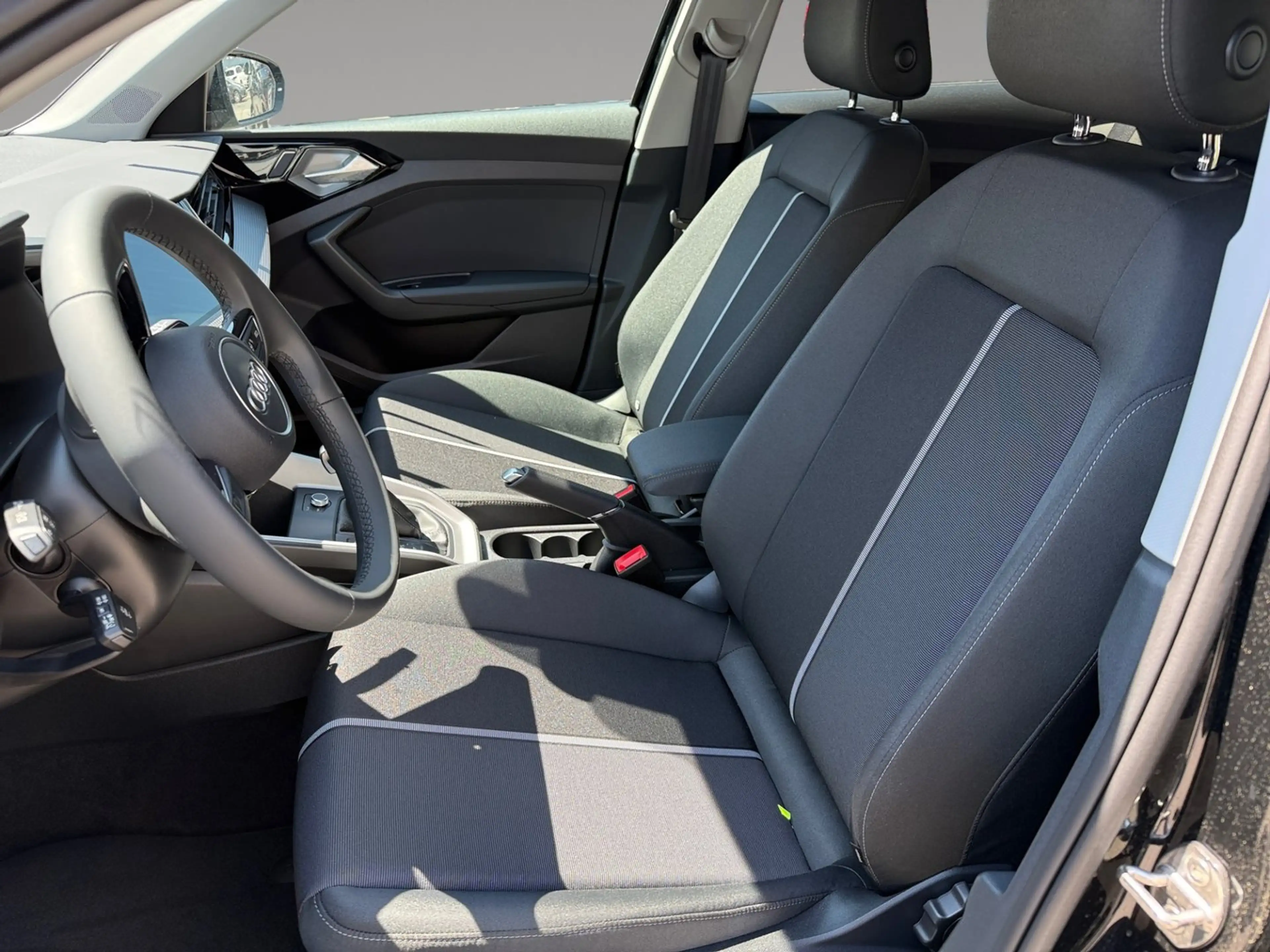 Audi A1 25 TFSI intense — photo 8