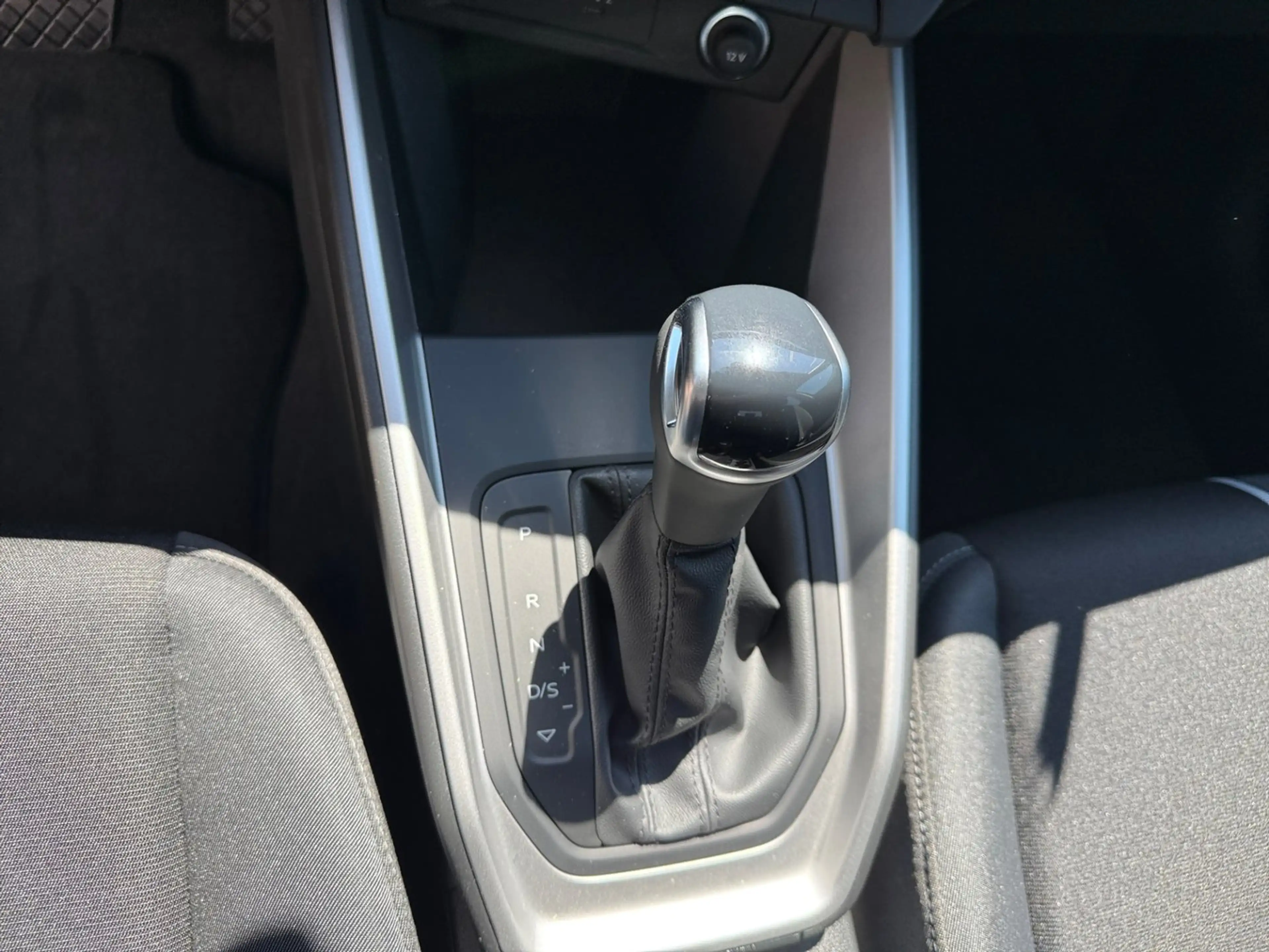 Audi A1 25 TFSI intense — photo 11