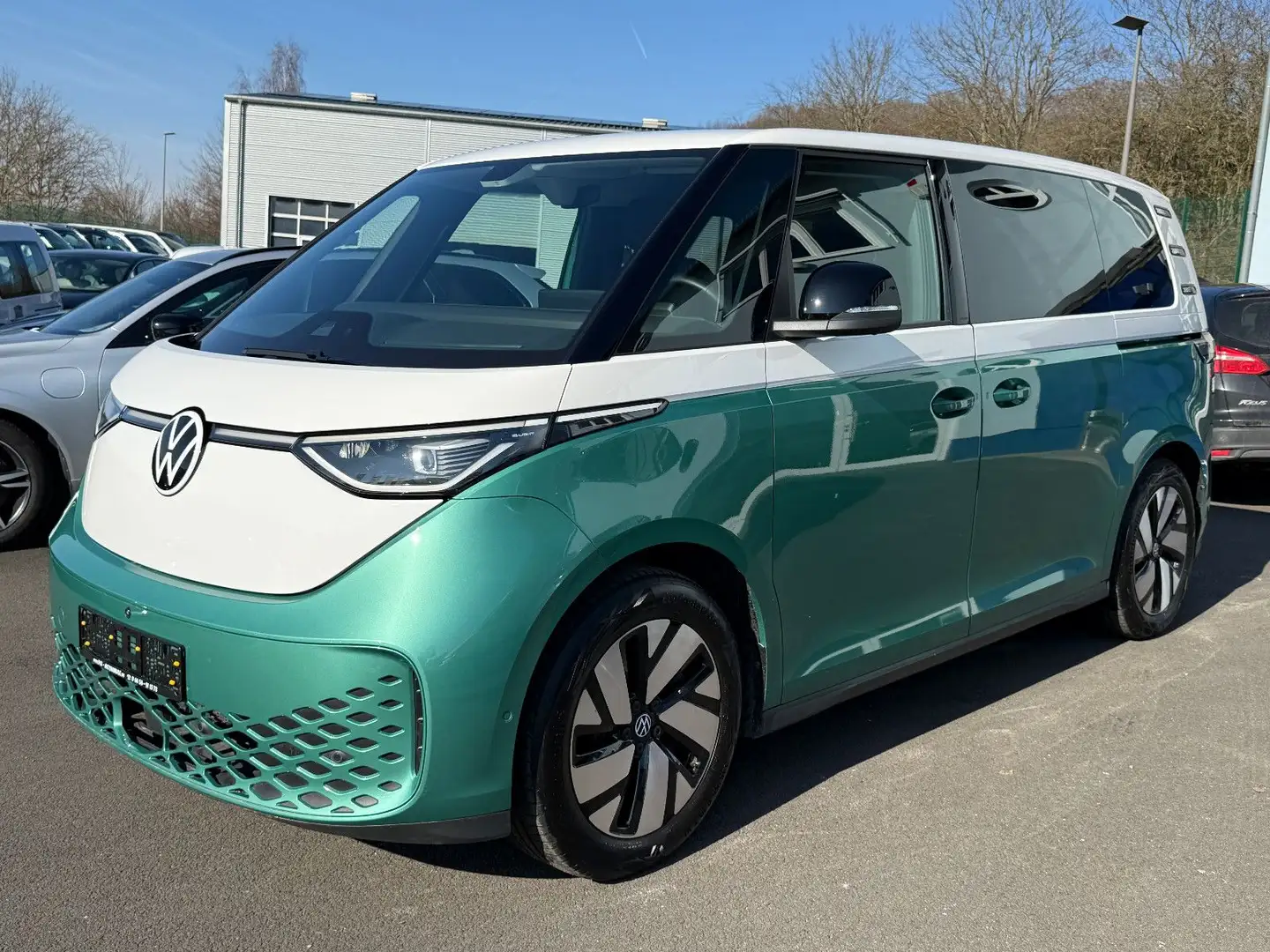 Volkswagen ID. Buzz Bus 150 kW Pro ACC AHK Navi LED 360°Kam Grün - 2
