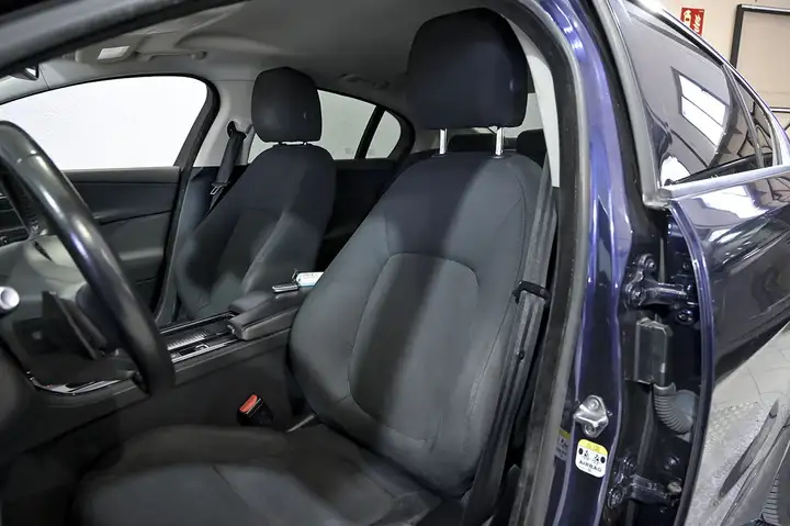 Jaguar XE 2.0 Diesel Prestige 2018, foto 9