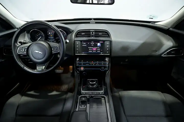 Jaguar XE 2.0 Diesel Prestige 2018, foto 8