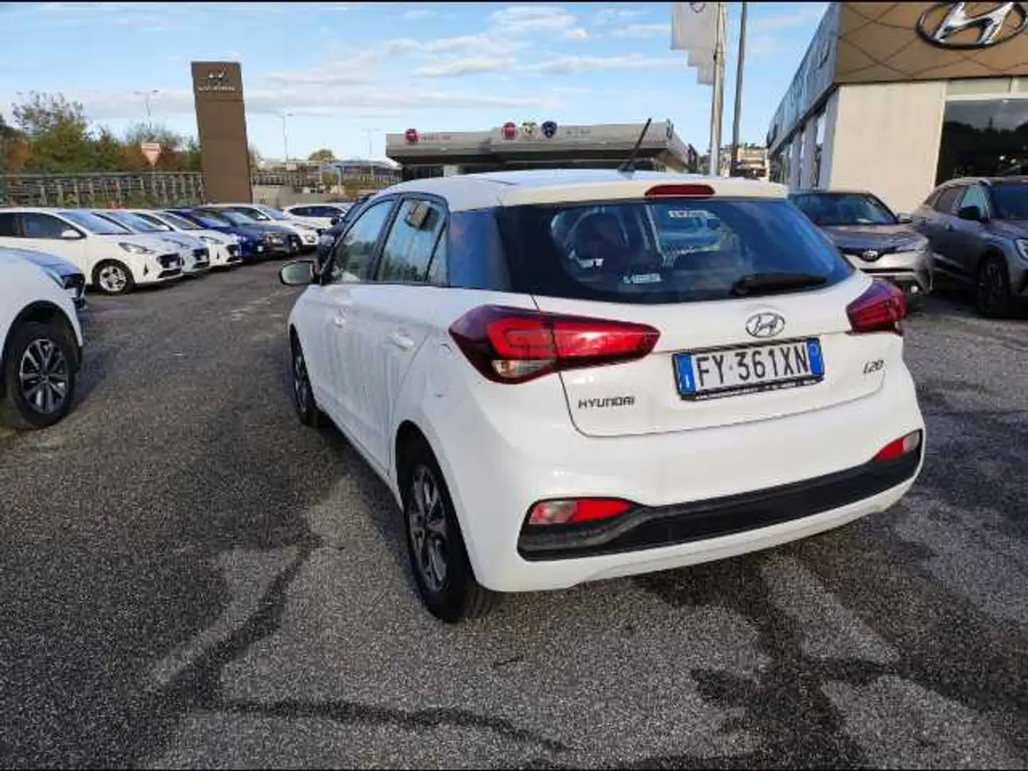 Hyundai i20 FL 1.2 MPI 75CV TECH Bianco - 2