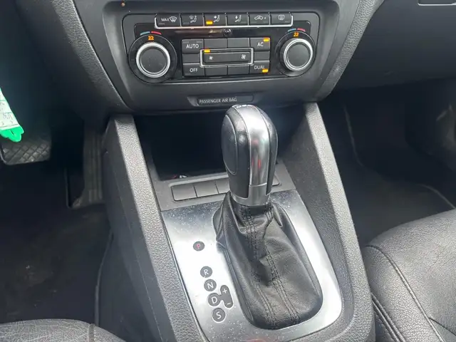 Volkswagen Jetta view 10
