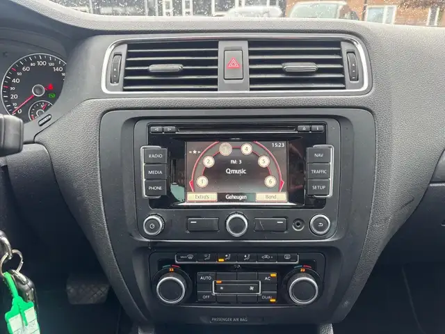Volkswagen Jetta view 11