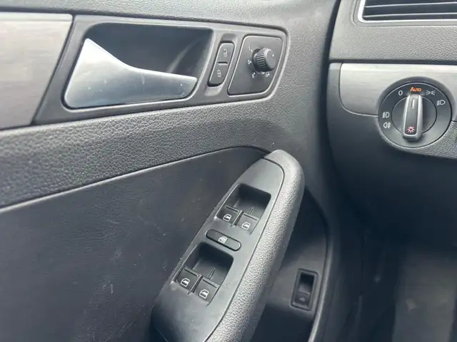 Volkswagen Jetta view 15