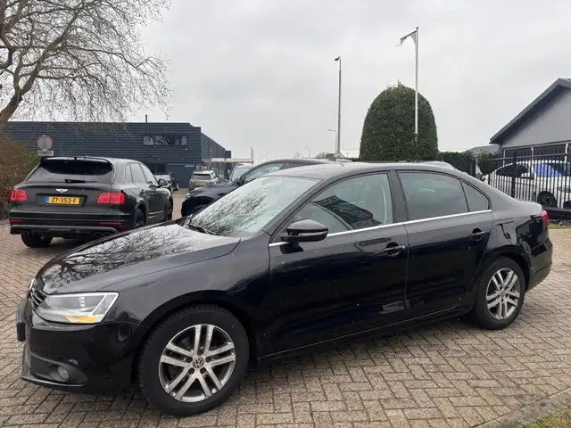 Volkswagen Jetta view 6