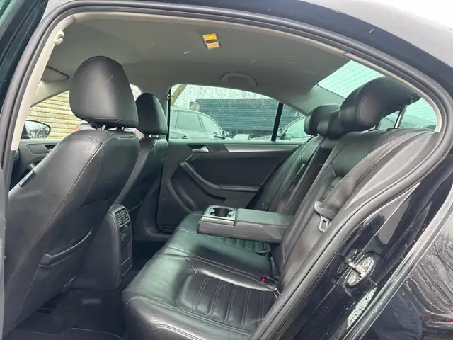 Volkswagen Jetta view 14