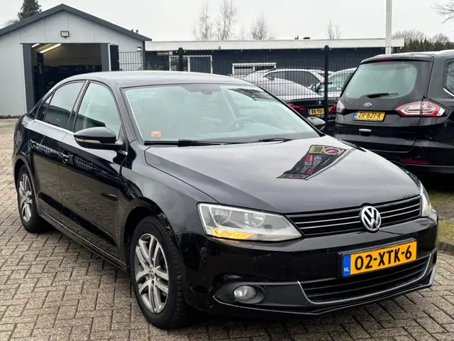 Volkswagen Jetta view 2