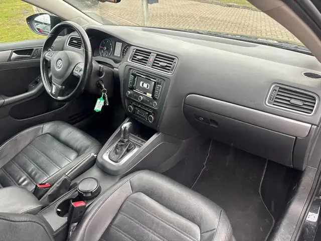 Volkswagen Jetta view 7