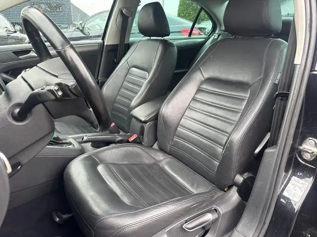 Volkswagen Jetta view 9