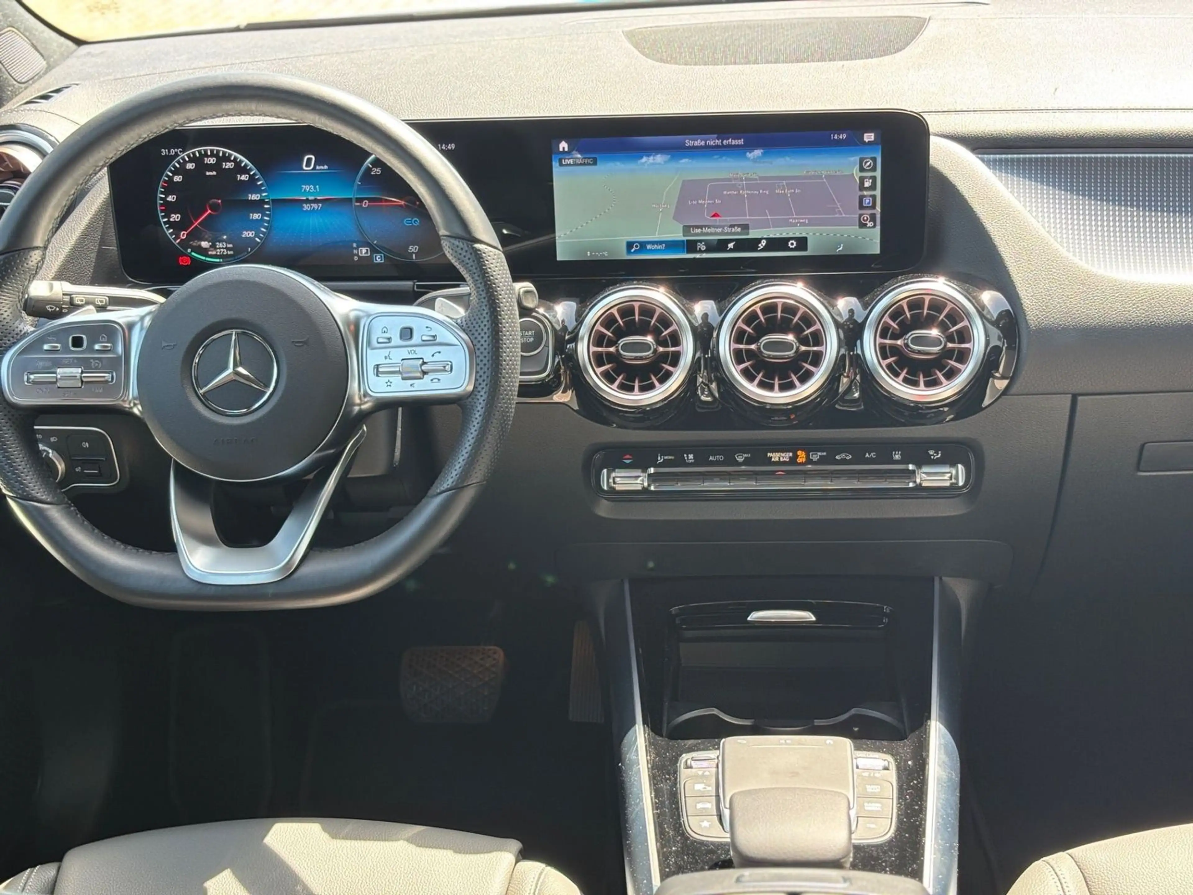 Mercedes-Benz EQA 250 + Electric Art AHK LED — photo 10