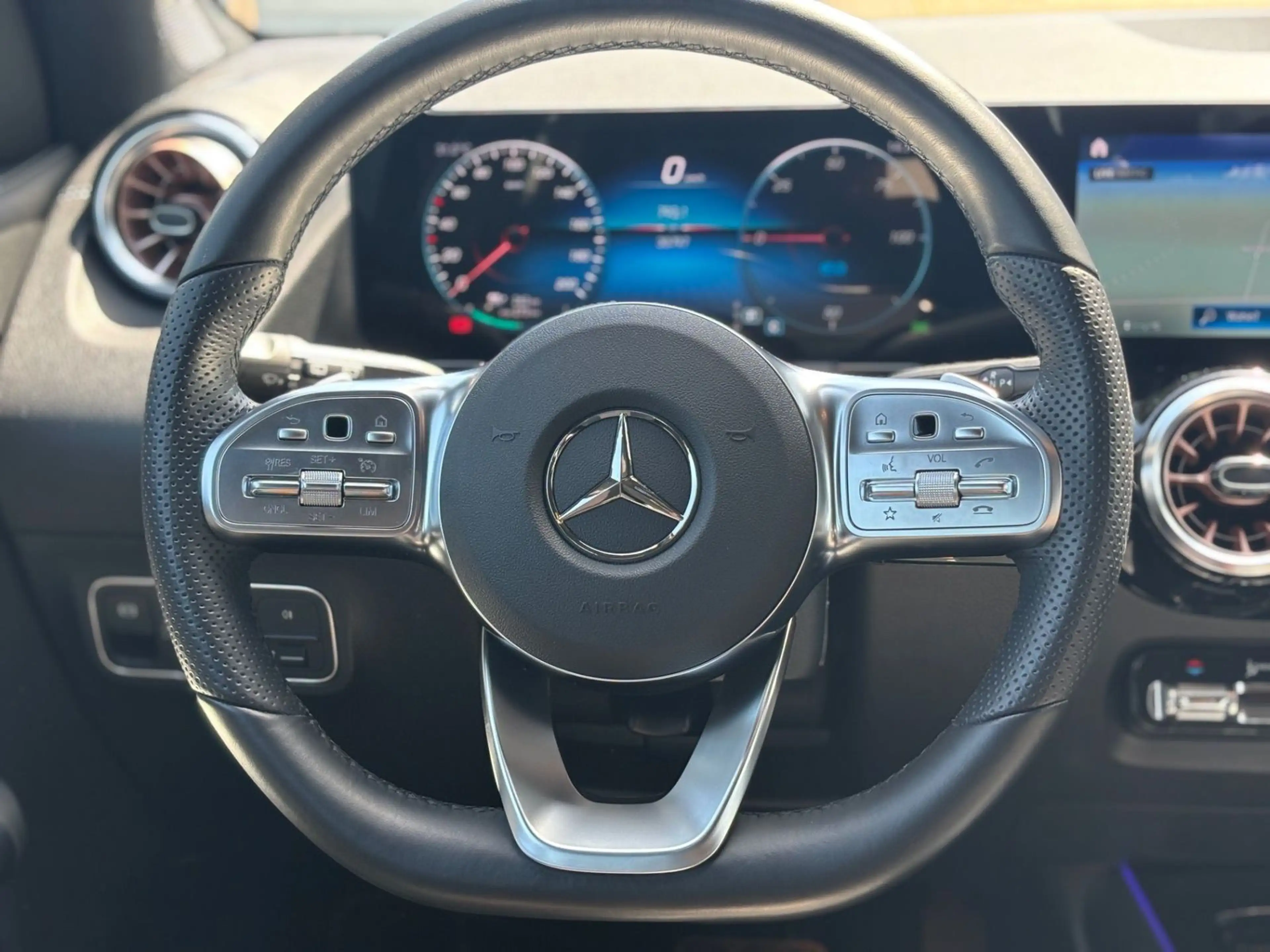 Mercedes-Benz EQA 250 + Electric Art AHK LED — photo 11