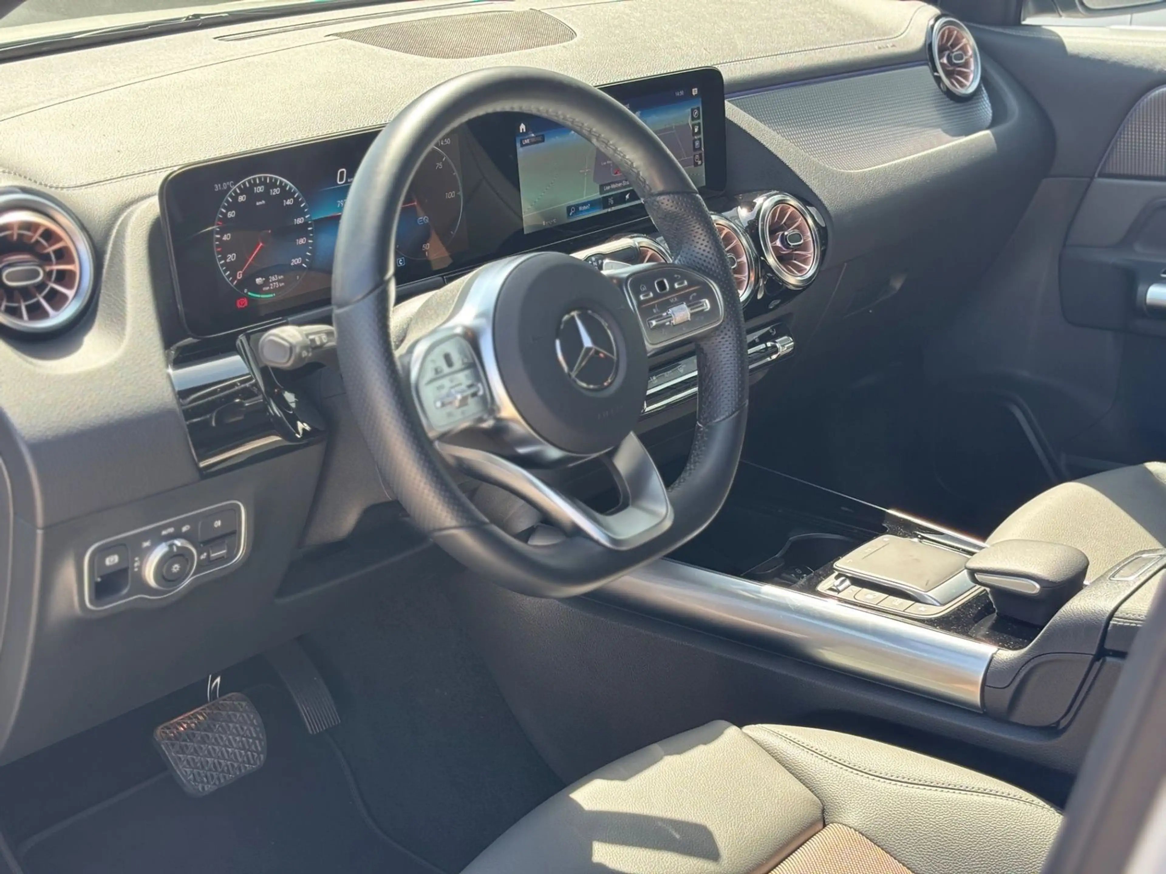 Mercedes-Benz EQA 250 + Electric Art AHK LED — photo 9