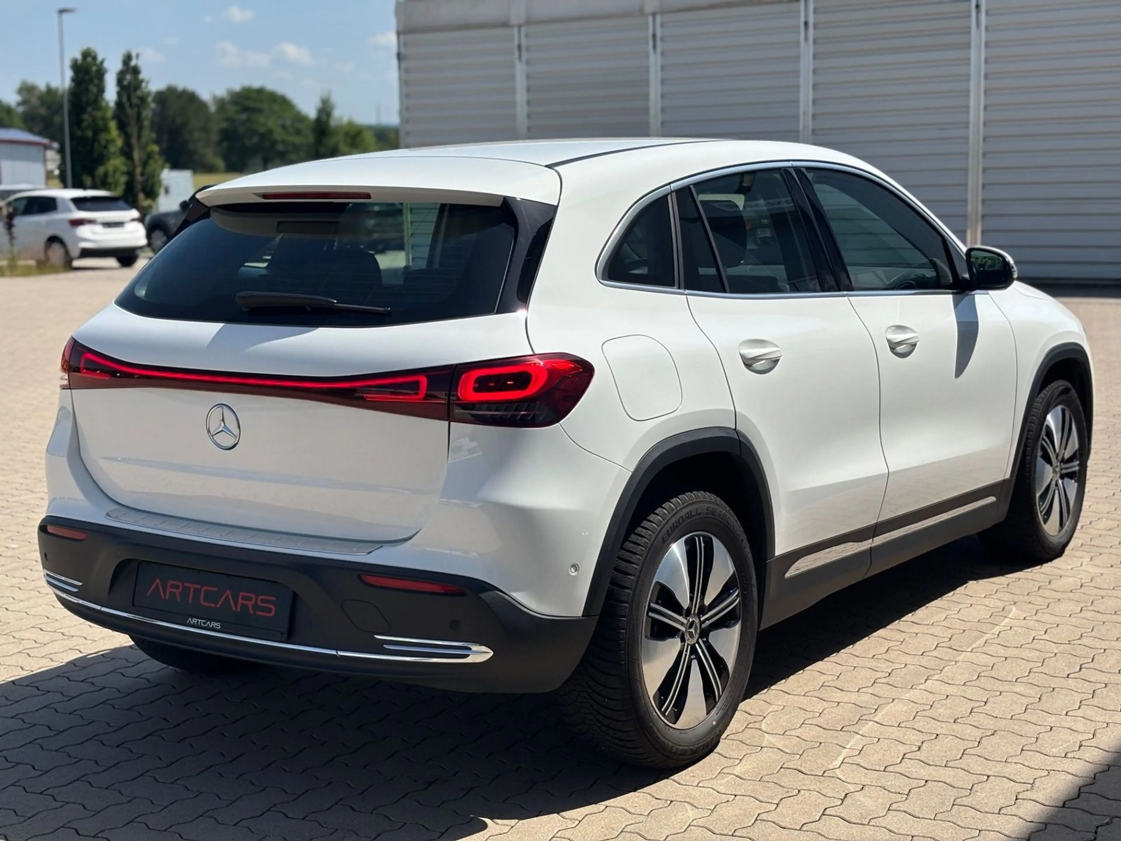Mercedes-Benz EQA 250 + Electric Art AHK LED — photo 7