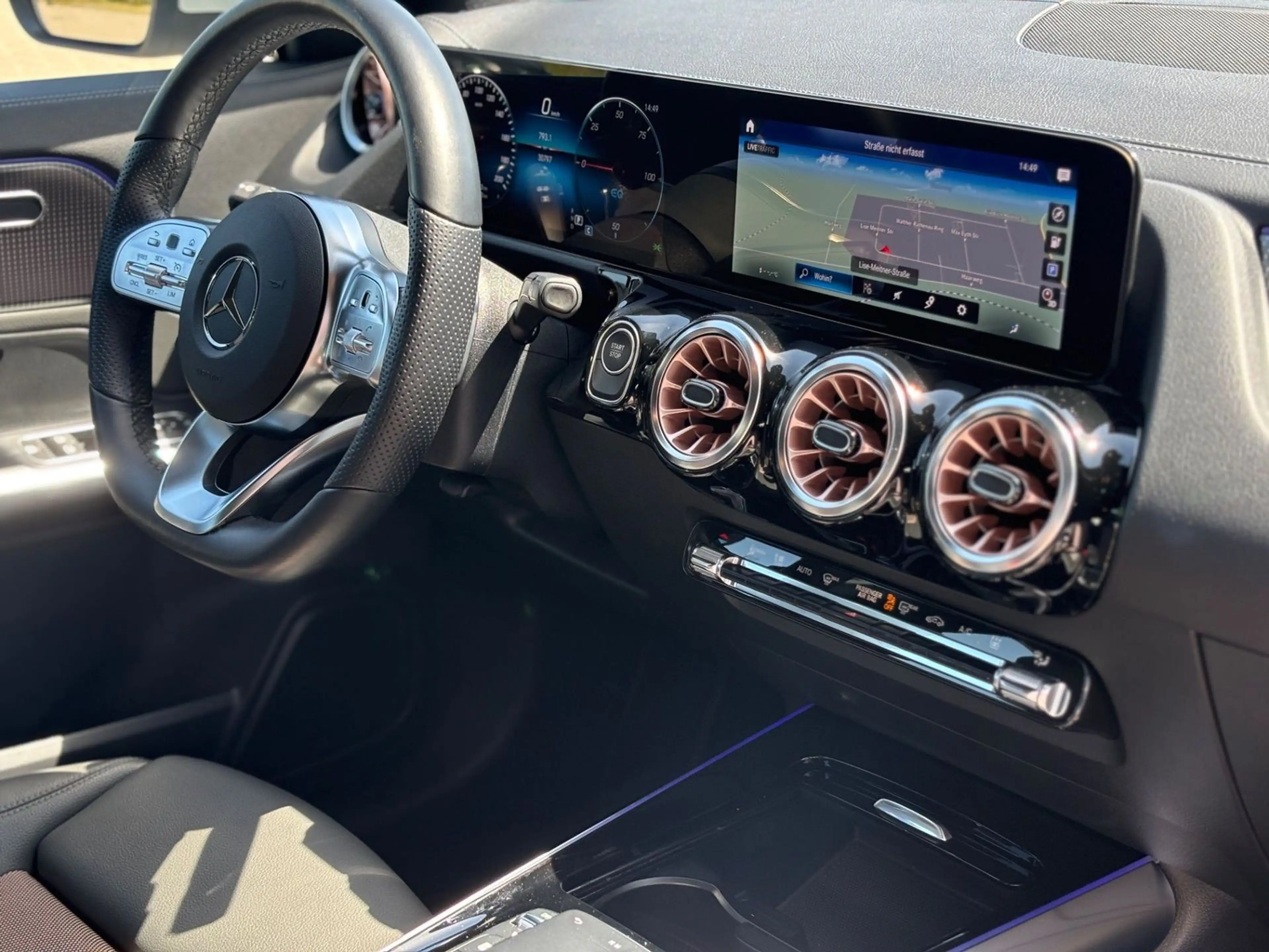 Mercedes-Benz EQA 250 + Electric Art AHK LED — photo 13