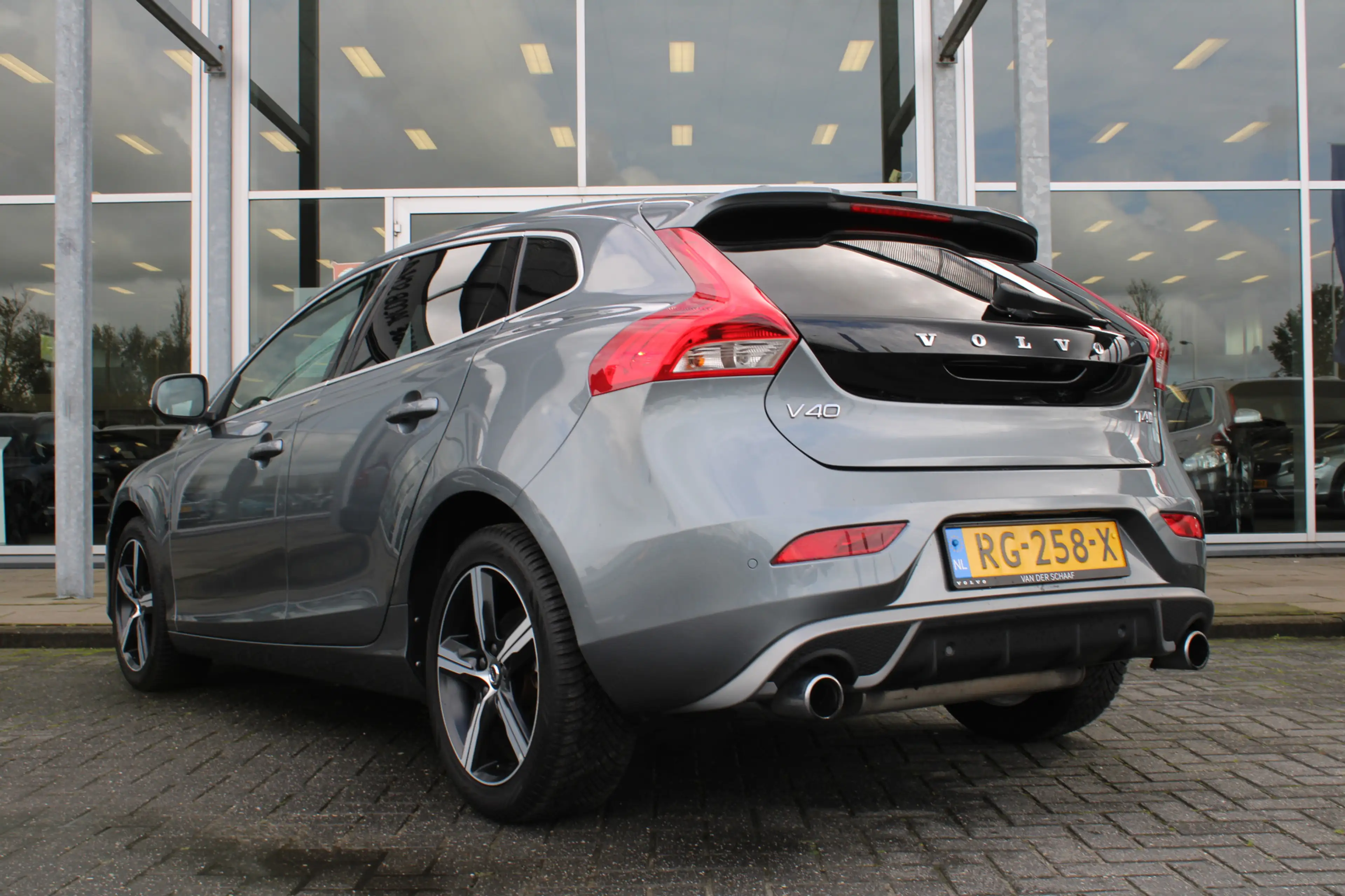 Volvo V40 T4 191PK Business Sport | Panoramadak | Standkache — photo 3