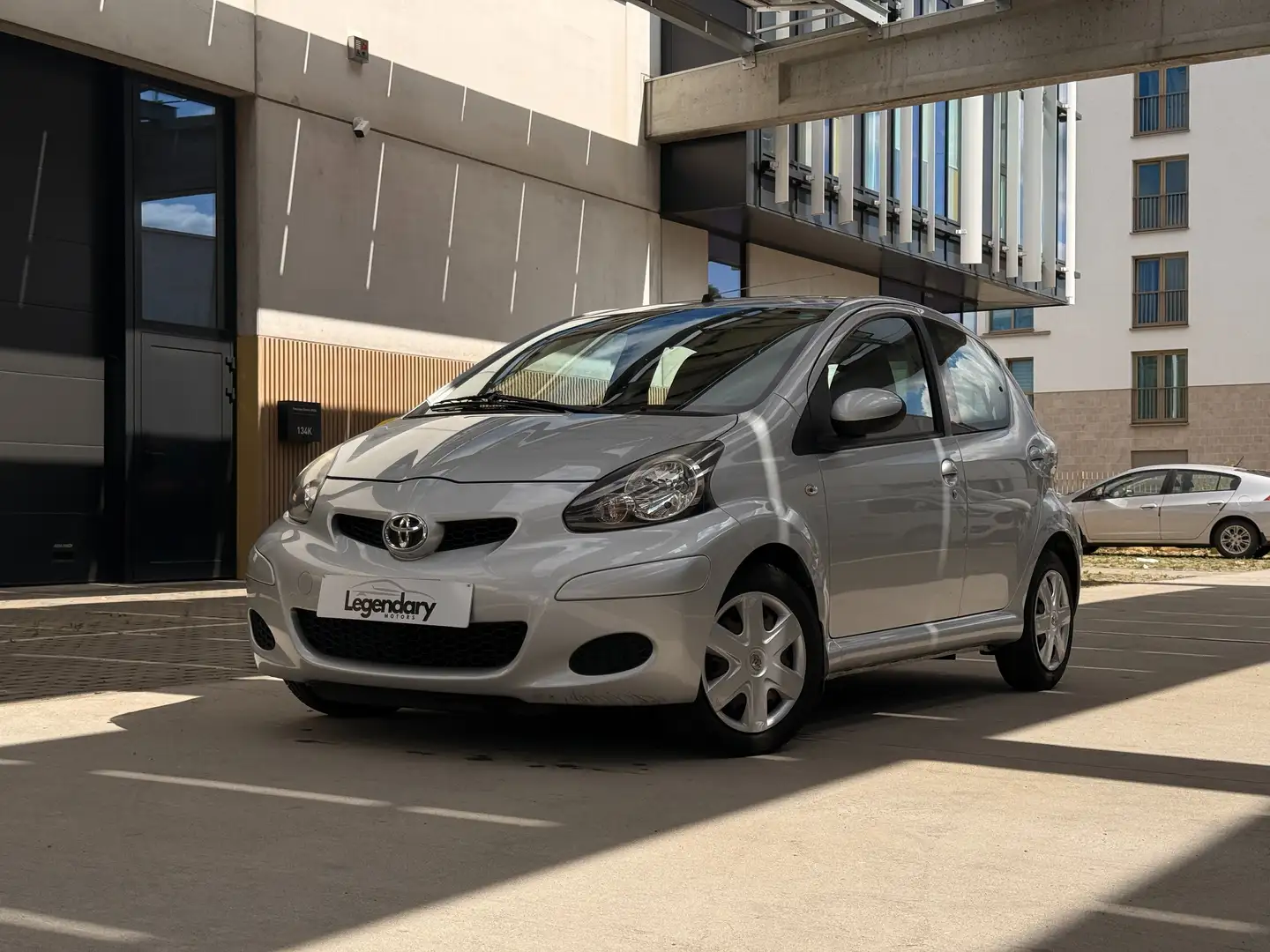 Toyota Aygo 1.0i | AIRCO | 48.000KM!!! | GARANTIE Серебристый - 1