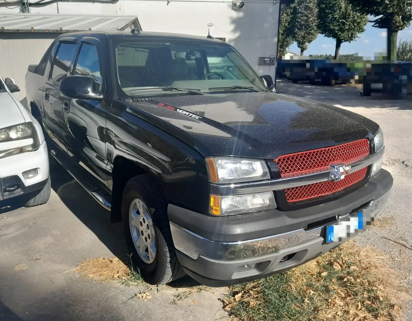 Chevrolet Tahoe 5.3 V8 LT Premium s/TA C/Auto Avalanche GPL Schwarz - 2