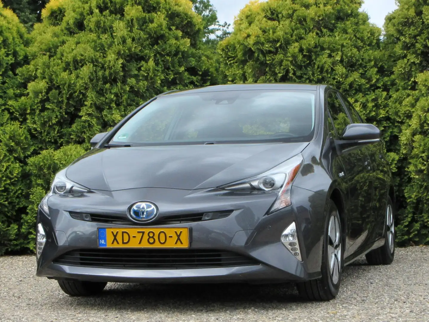 Toyota Prius 1.8 Executive*Navi*Camera*Trekhaak* Grijs - 2