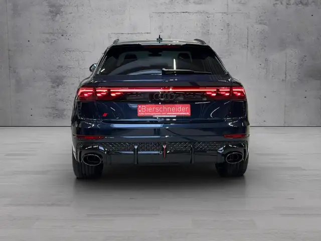 Audi RS Q8 view 6