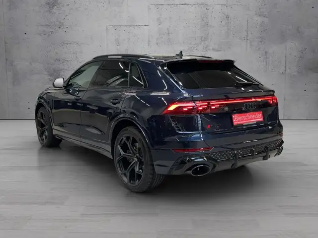 Audi RS Q8 view 5