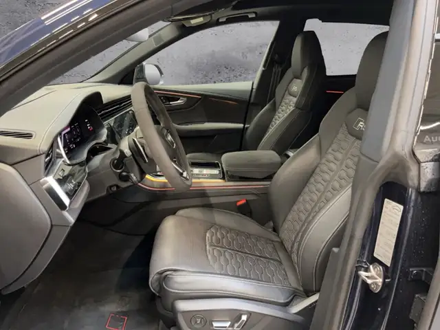 Audi RS Q8 view 8