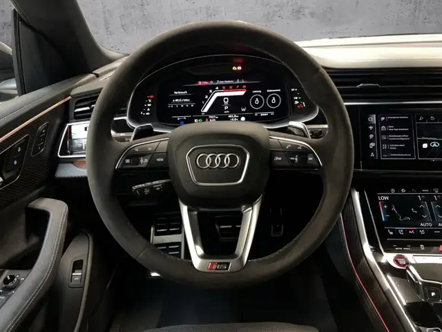 Audi RS Q8 view 9