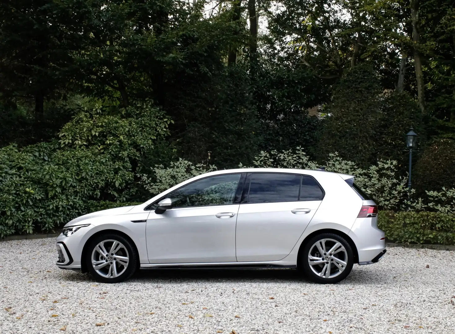 Volkswagen Golf 1.5 eTSI R-Line | IQ Lights | Achteruitrijcamera| Grijs - 2