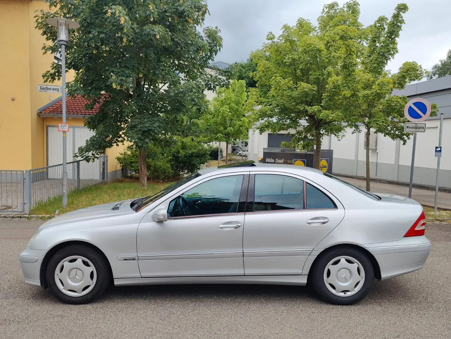 Mercedes-Benz C 200 CDI Avantgarde TÜV NEU/NAVI/AHK/SCHIEBED./ Silber - 2