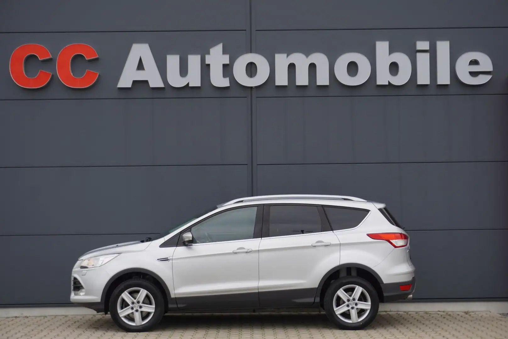 Ford Kuga 2.0 TDCi Titanium+ACC+AHK+Teilleder+SH+PDC Silber - 1