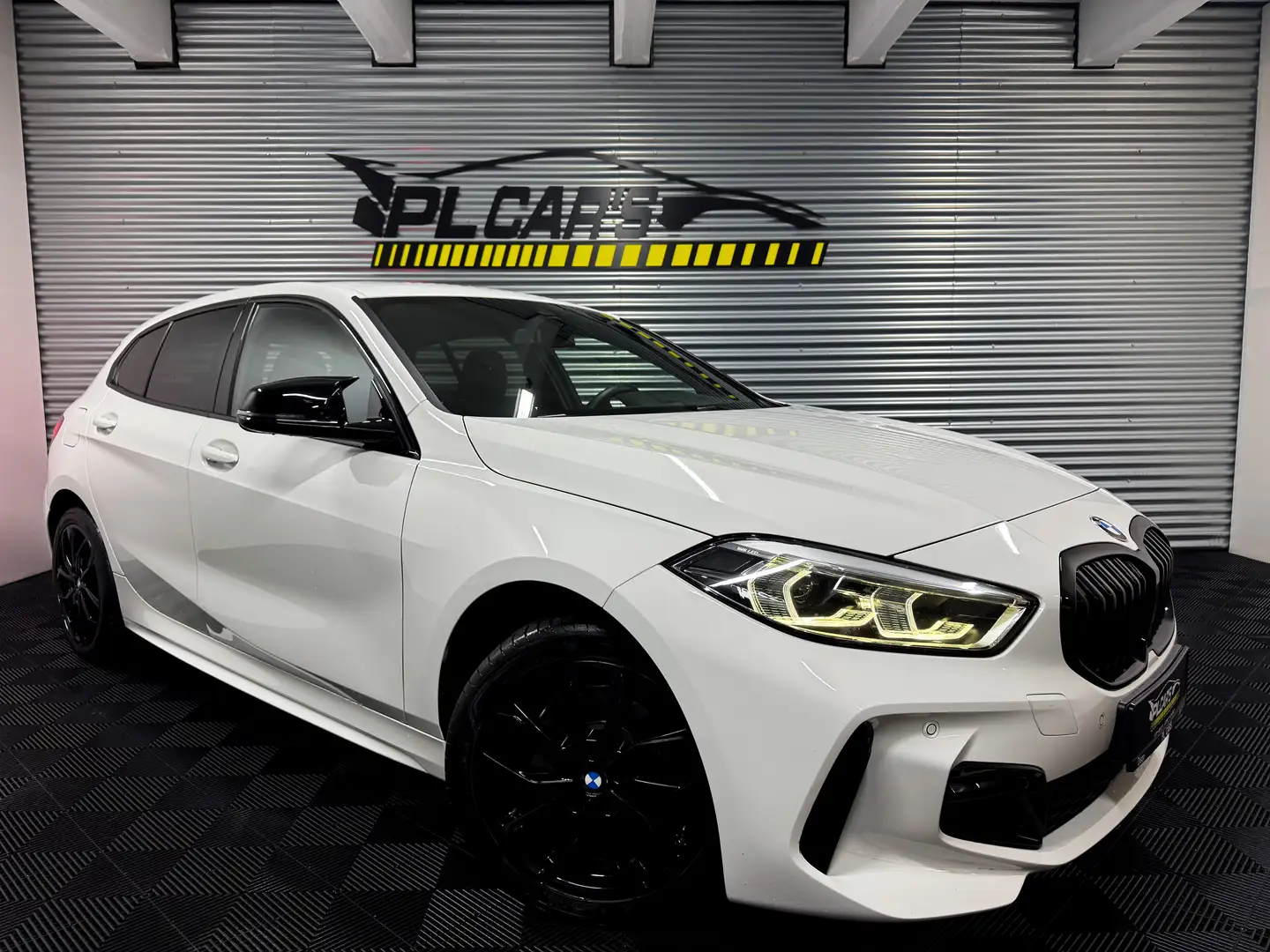 BMW 118 118iA PACK M | XENON | APPLE CARPLAY | GARANTIE Biały - 1