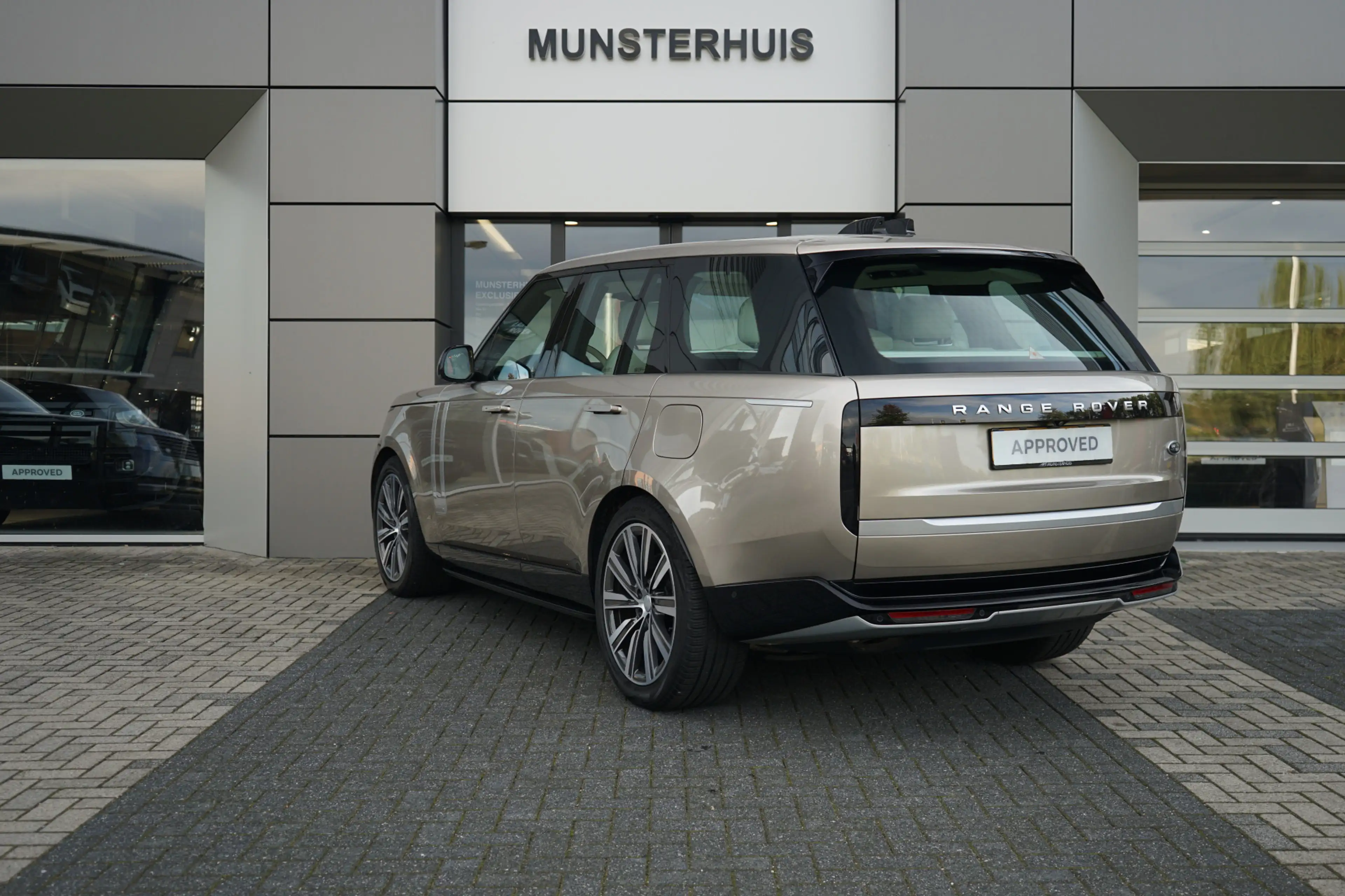 Land Rover Range Rover 3.0 P440e Autobiography PHEV | Head-up display | M — photo 11