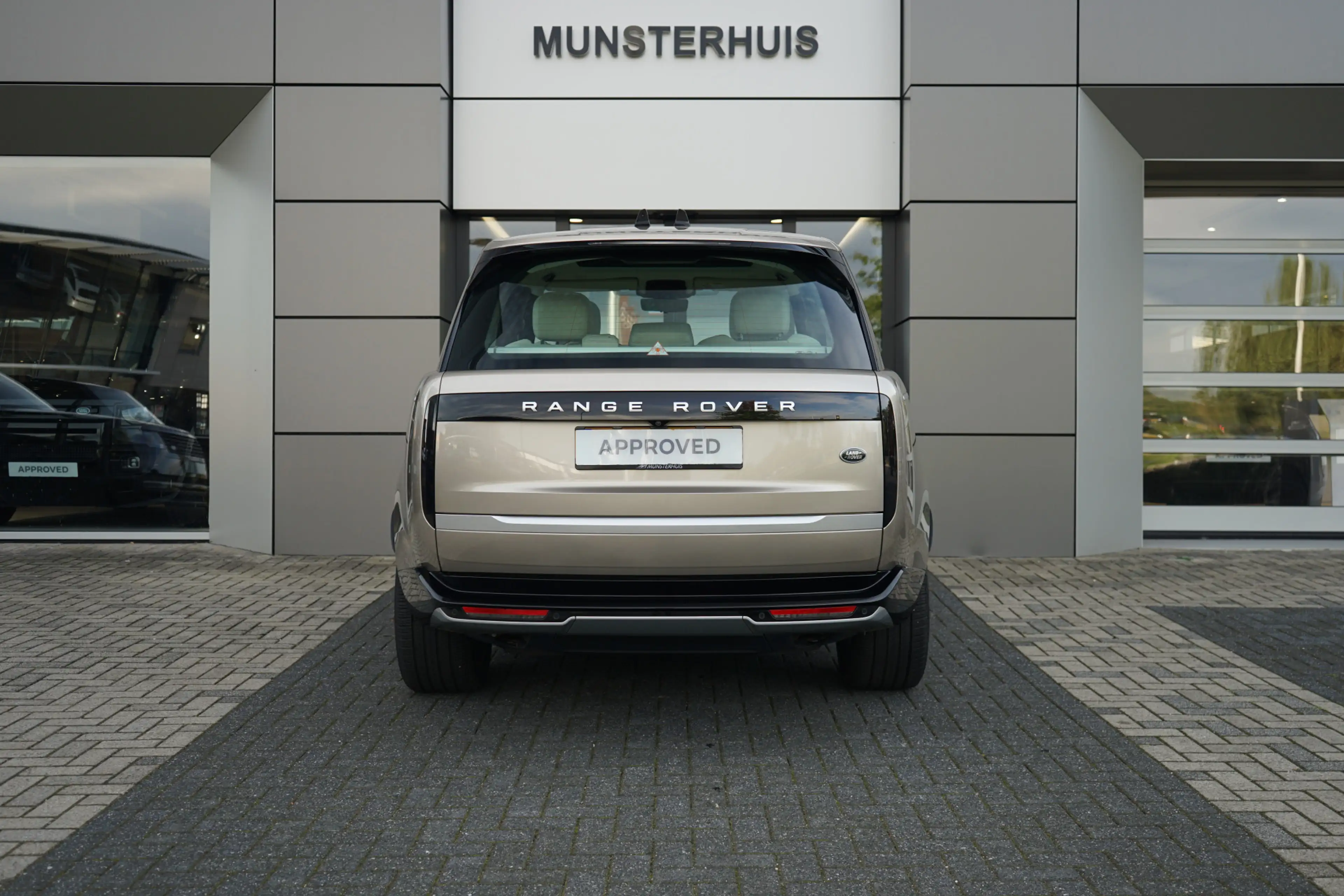 Land Rover Range Rover 3.0 P440e Autobiography PHEV | Head-up display | M — photo 7