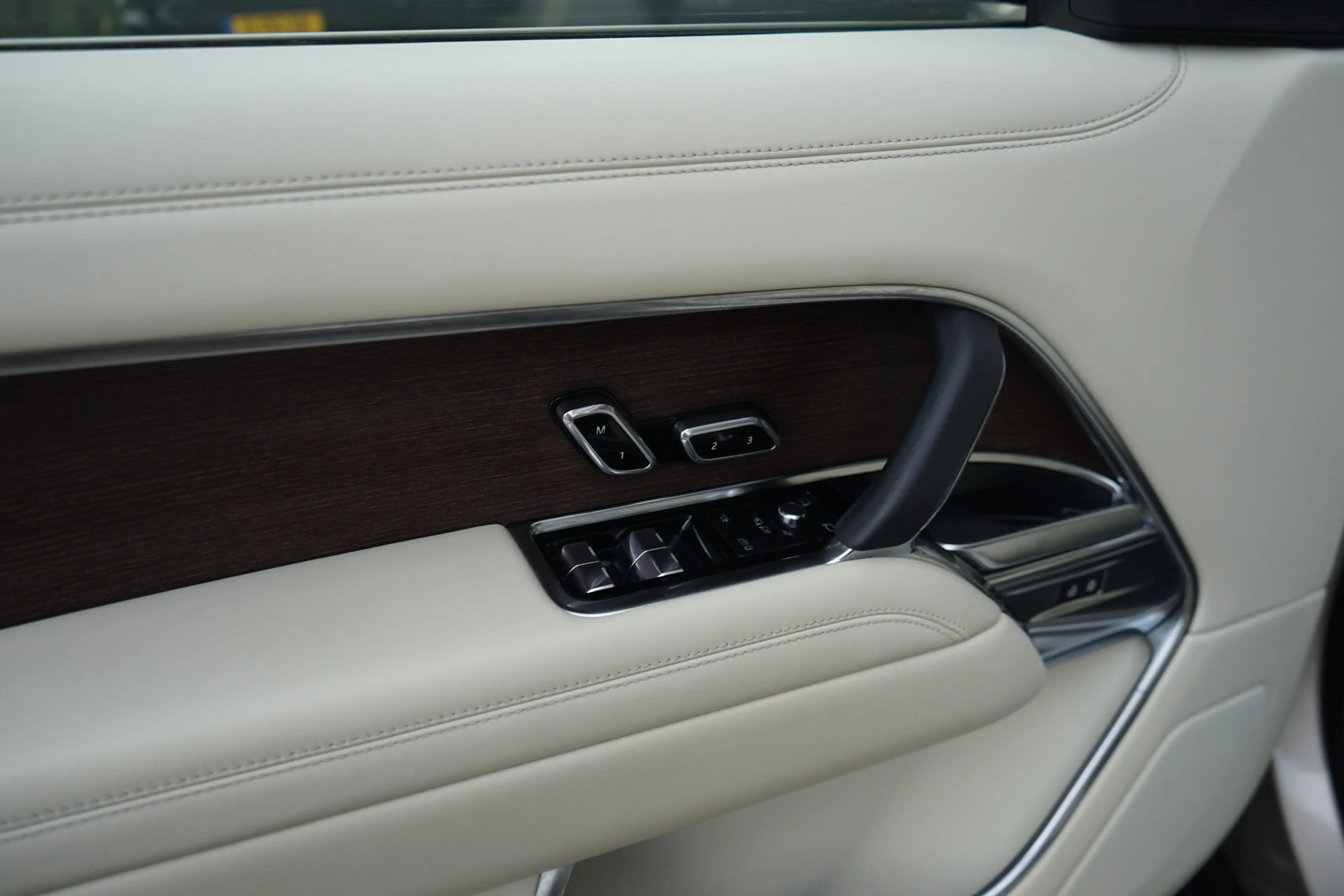 Land Rover Range Rover 3.0 P440e Autobiography PHEV | Head-up display | M — photo 14