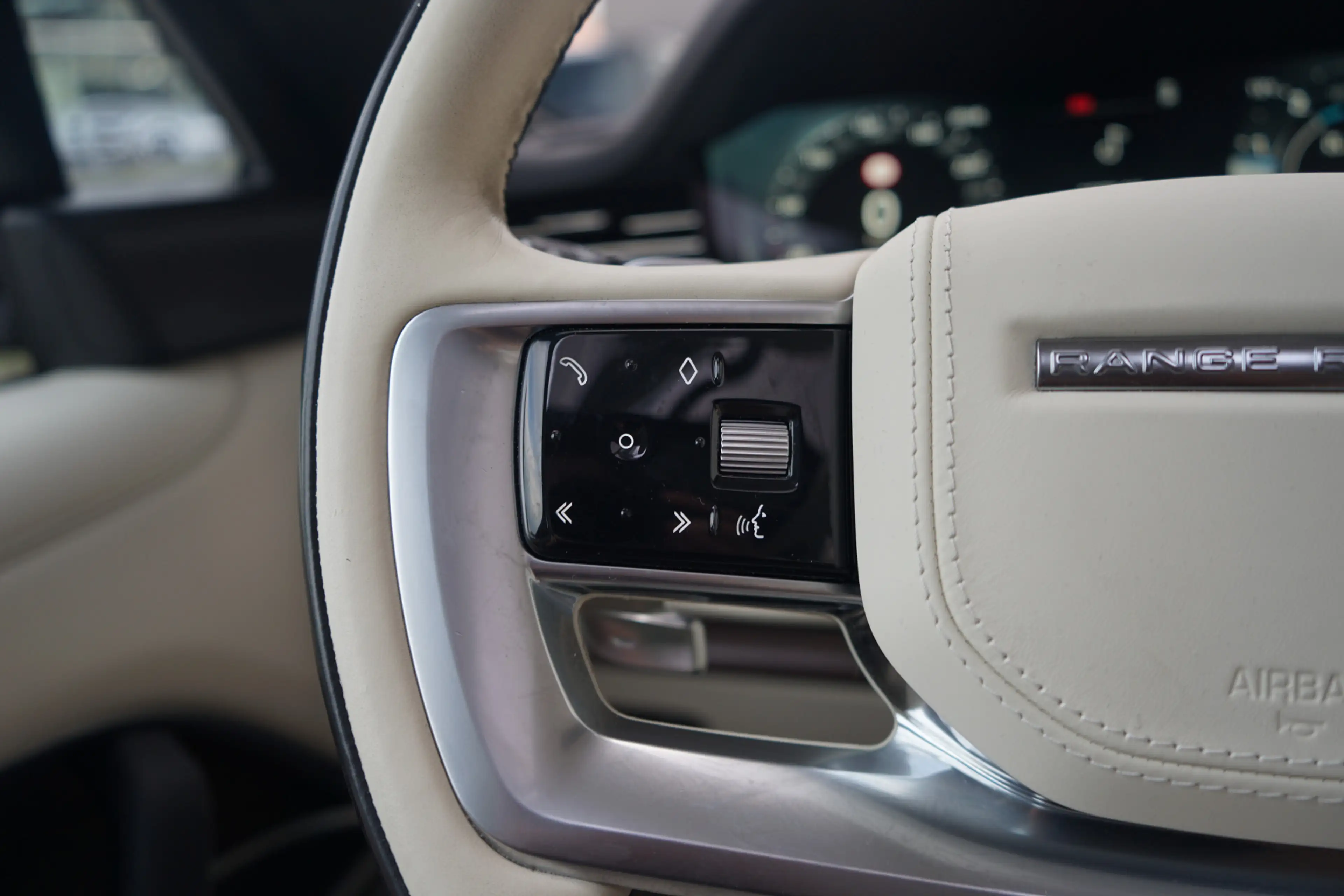 Land Rover Range Rover 3.0 P440e Autobiography PHEV | Head-up display | M — photo 17