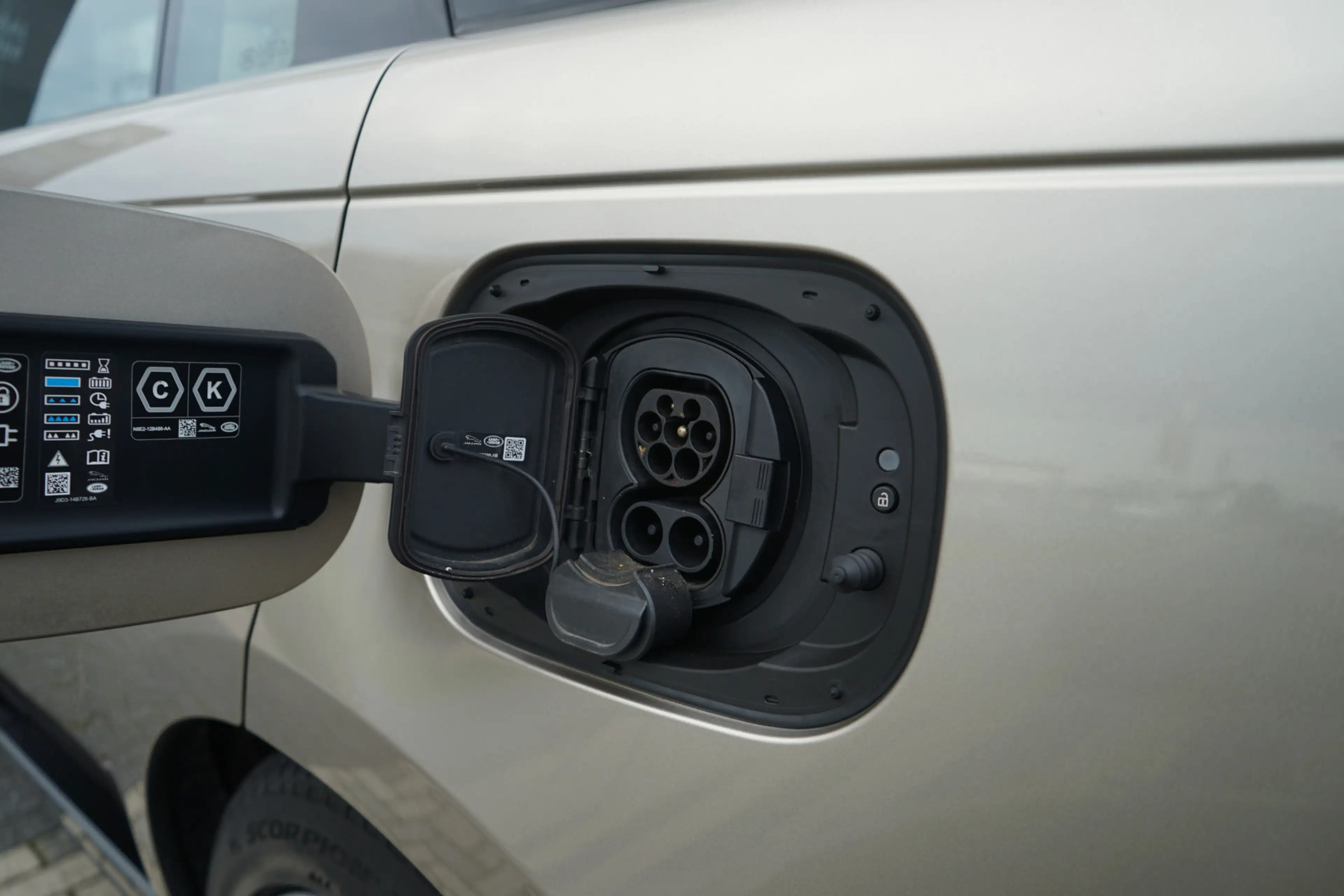 Land Rover Range Rover 3.0 P440e Autobiography PHEV | Head-up display | M — photo 28