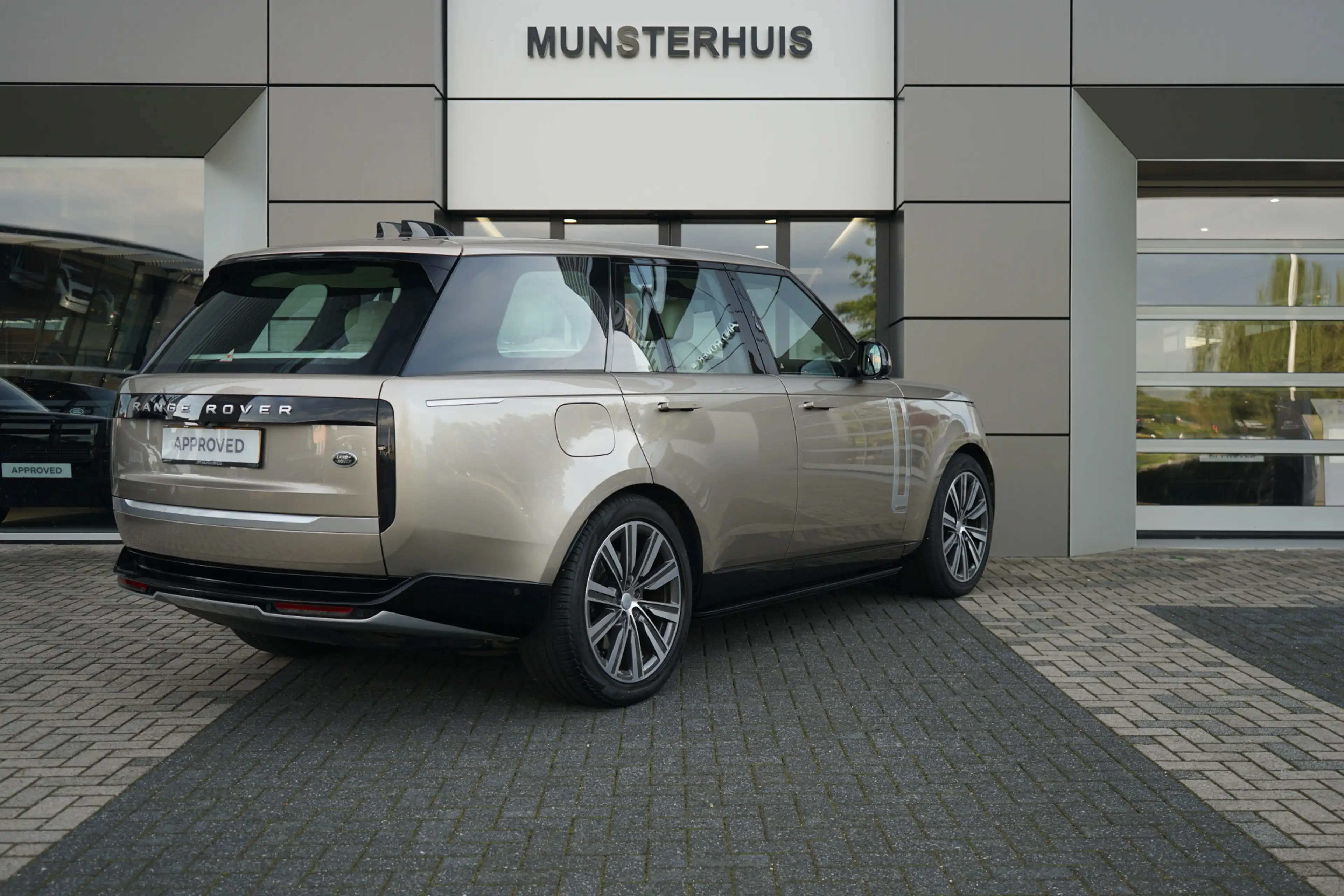 Land Rover Range Rover 3.0 P440e Autobiography PHEV | Head-up display | M — photo 2